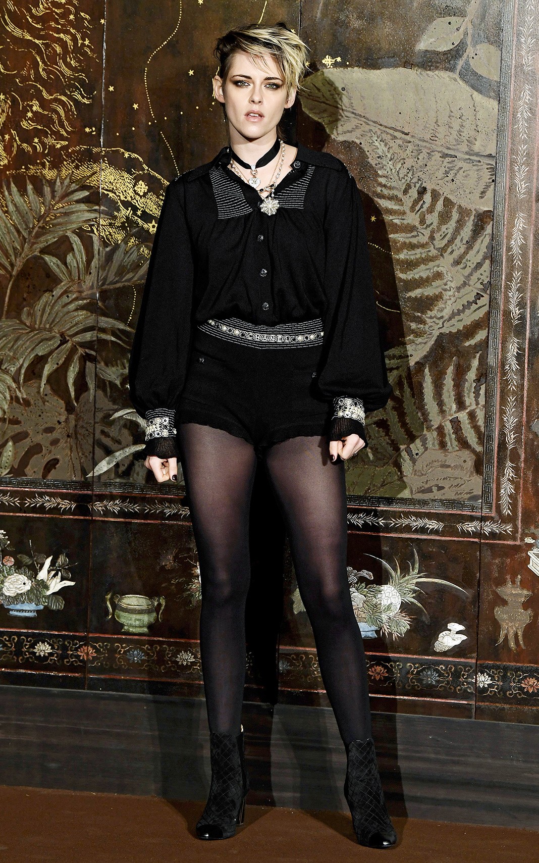 Кристен Стюарт на шоу Chanel Metiers d'art 2019-2020 в Париже Кристен Стюарт на шоу Chanel Metiers d'art 2019-2020 в Париже, 4 декабря 2019 г.