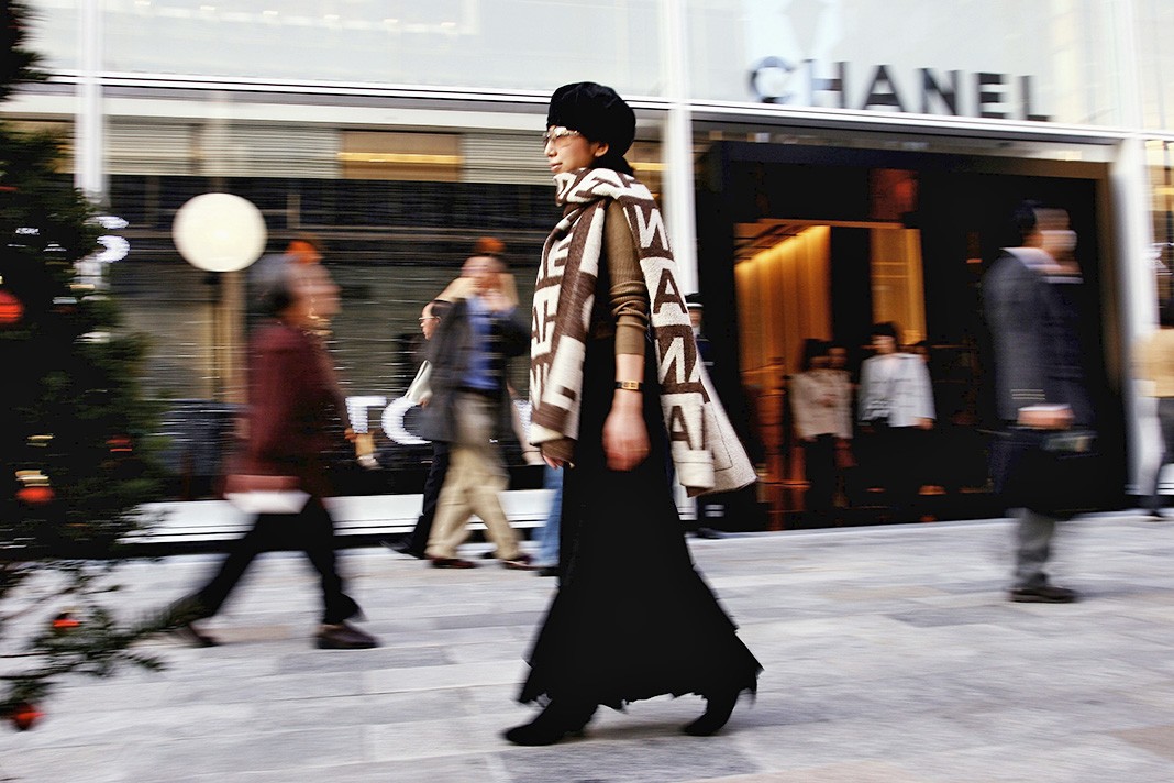 Здание Chanel Ginza в торговом районе Токио Ginza, 8 декабря 2004 г.