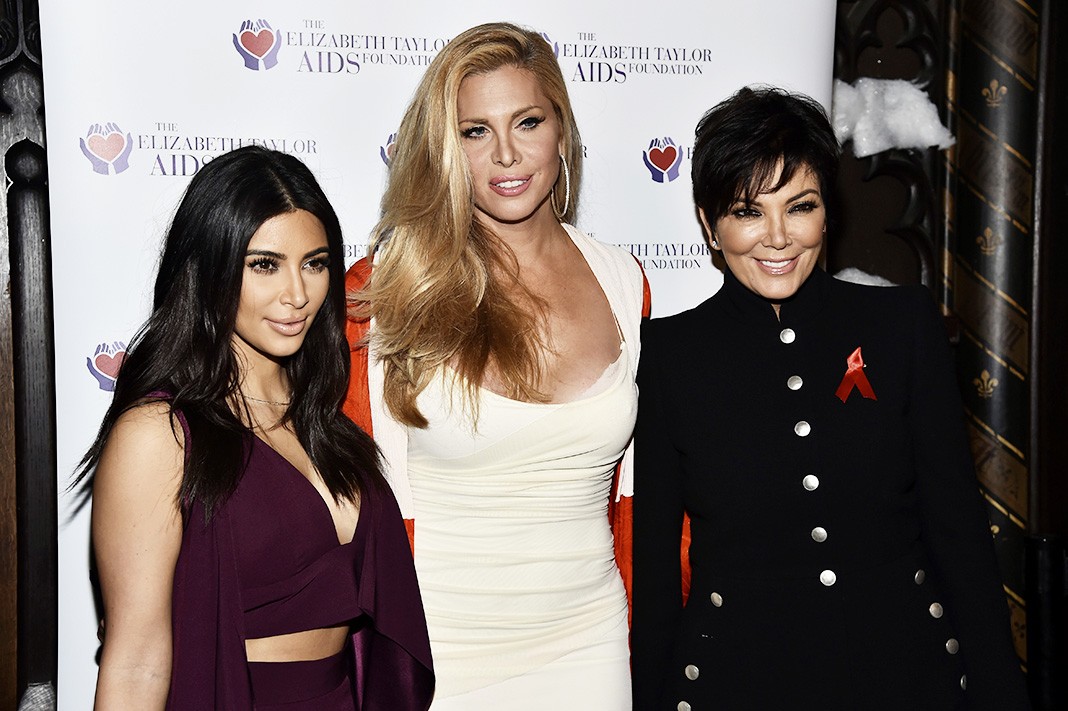 Ким Кардашьян, Кэндис Кейн, Крис Дженнер на мероприятии Elizabeth Taylor AIDS Foundation and World AIDS Day