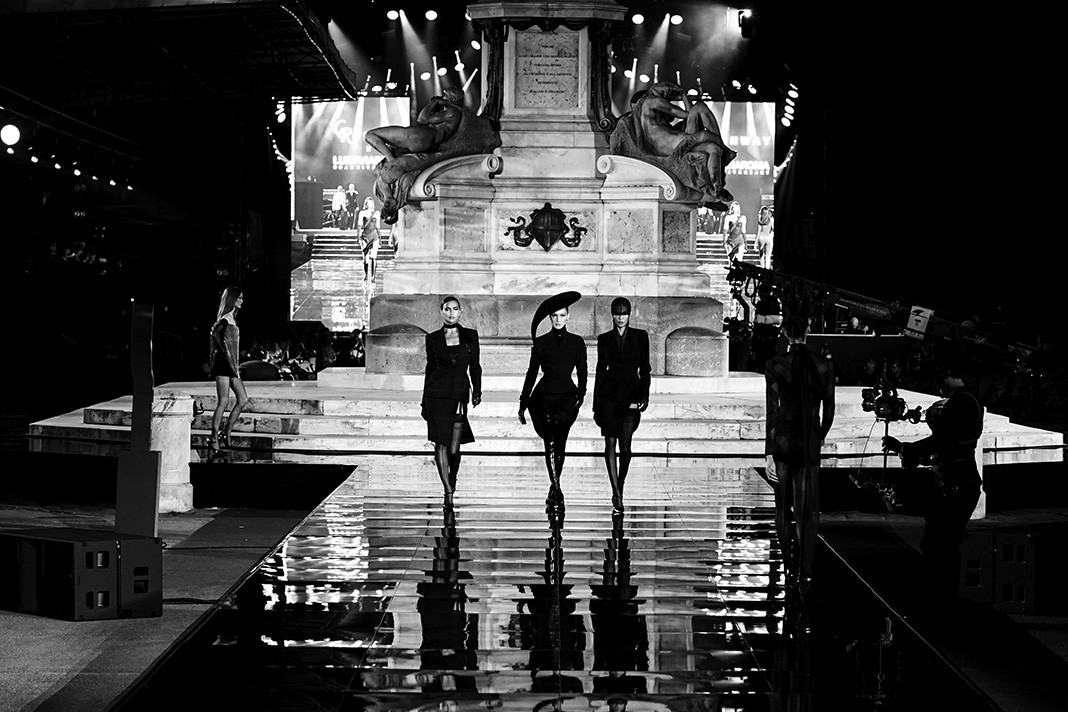 Ирина Шейк, Белла Хадид, Джоан Смоллс в Mugler Archive
