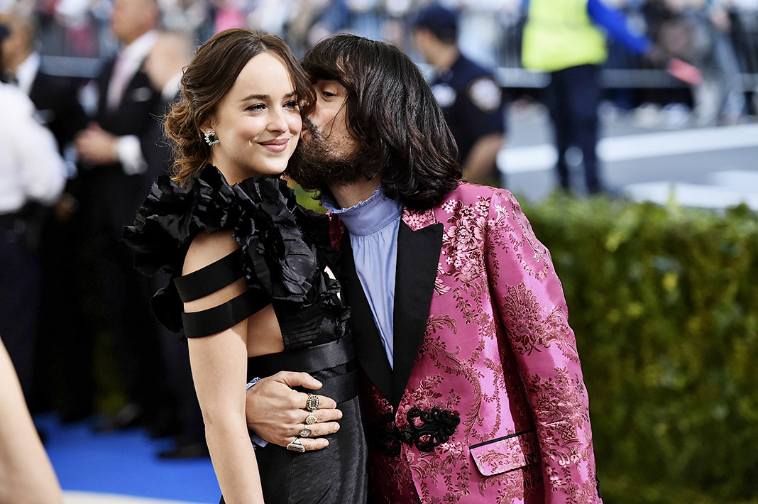 Дакота Джонсон, Алессандро Микеле на балу Института костюма Met Gala 2017