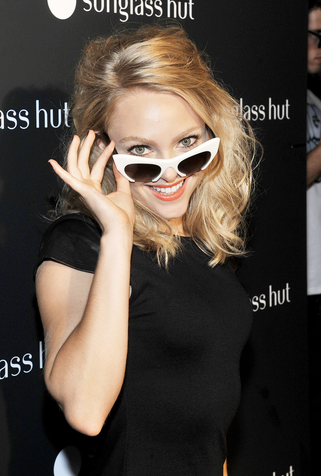 АннаСофия Робб на открытии магазина Sunglass Hut Times Square