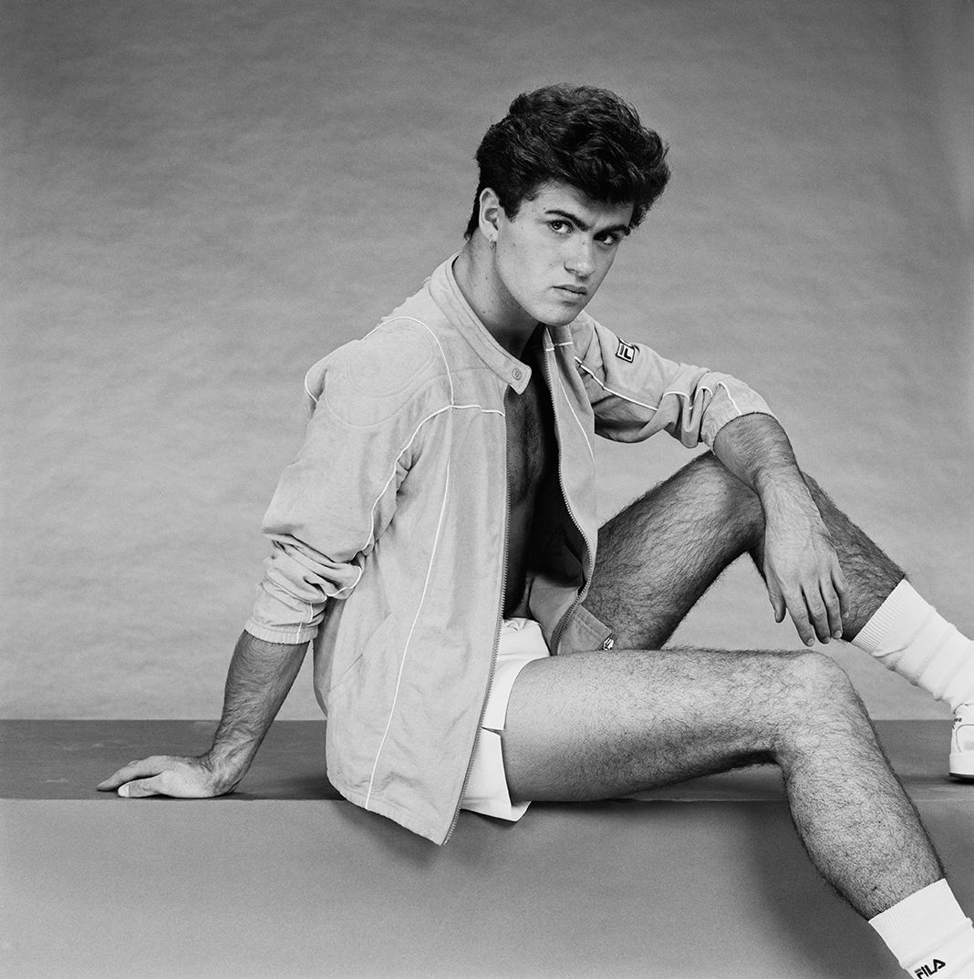 Британский певец и автор песен Джордж Майкл (1963-2016) из поп-дуэта Wham!, Великобритания.