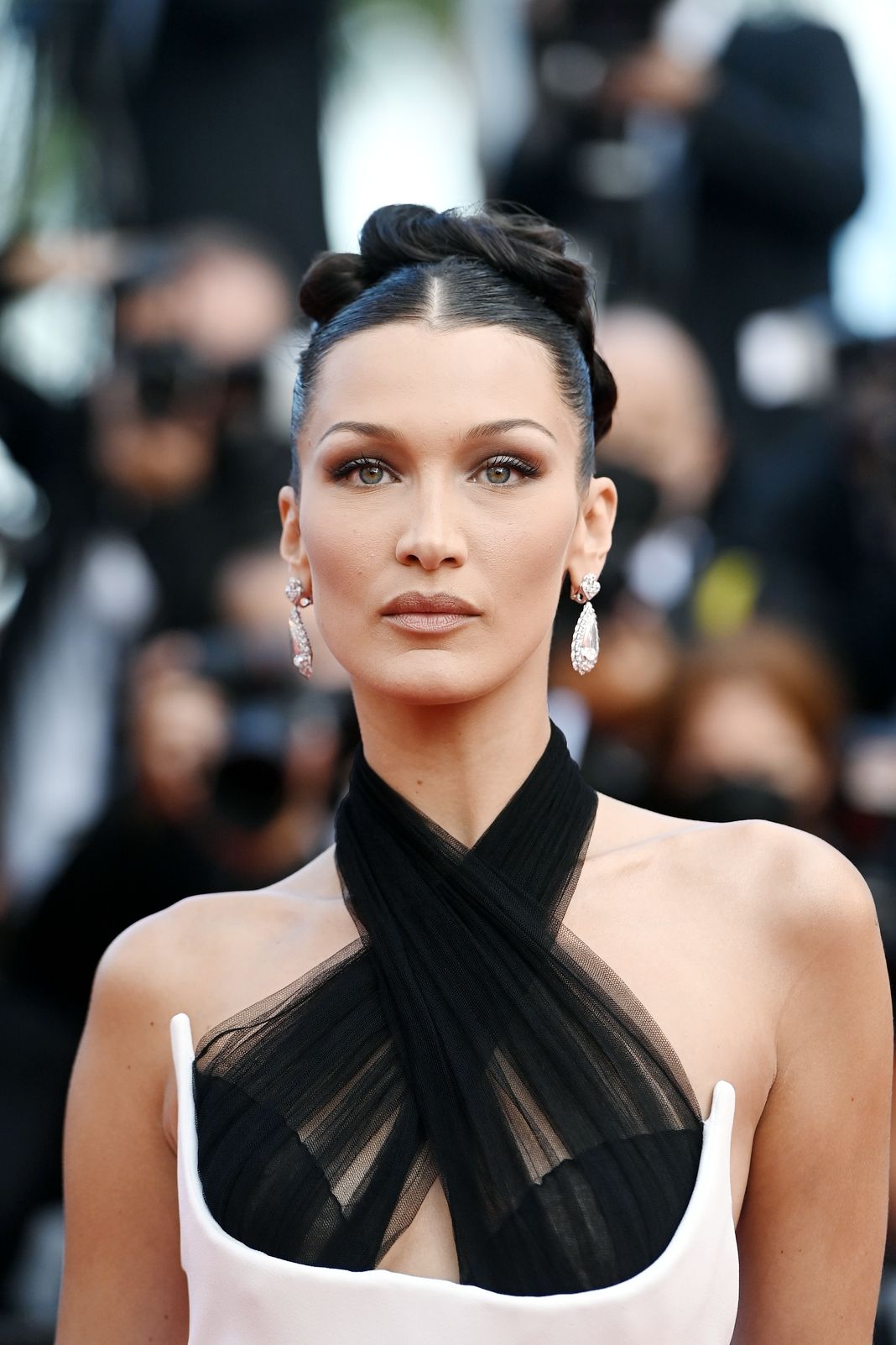 Белла Хадид на открытии 74-го ежегодного Каннского кинофестиваля look 3