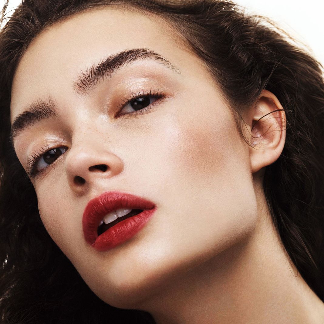 На смену матовым помадам вернулись блестящие помады На смену матовым помадам вернулись блестящие