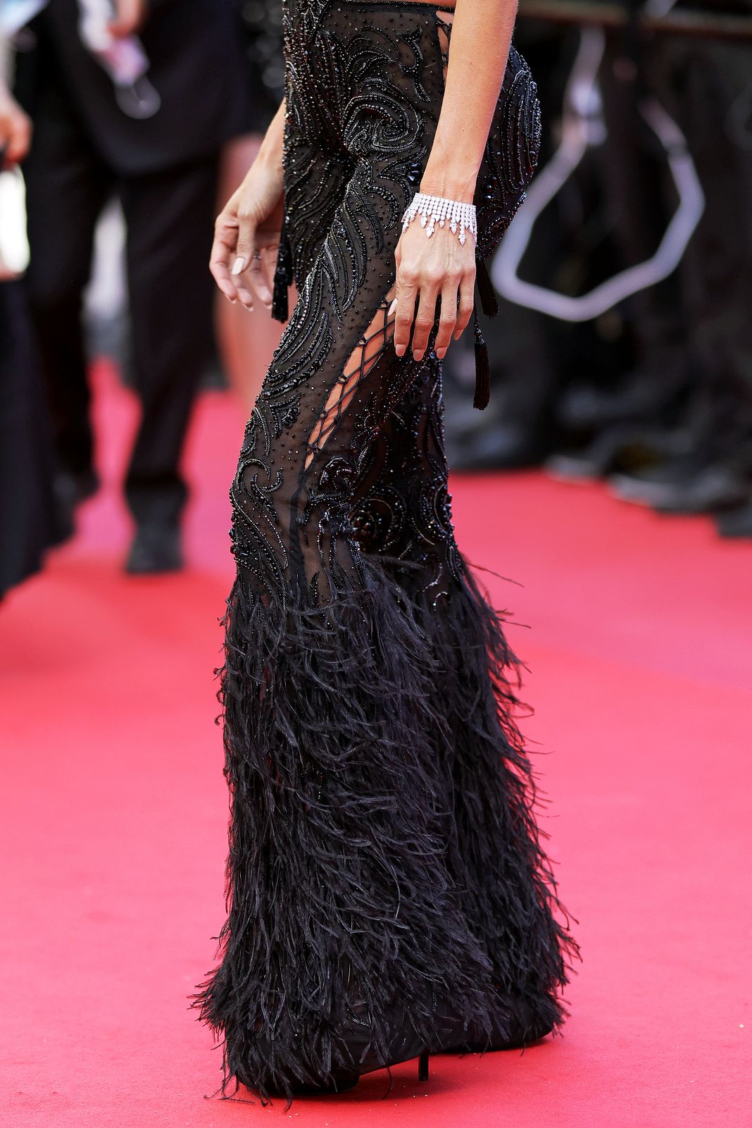 Изабель Гулар на показе фильма «Тихий омут» , 8 июля 2021 г. look 8