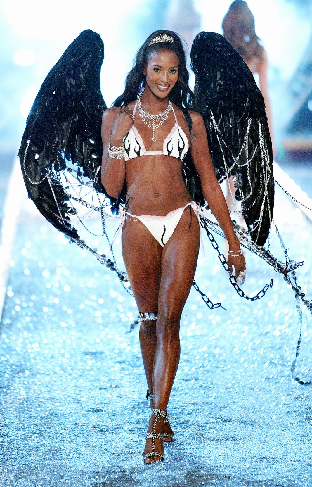 Супермодель Наоми Кэмпбелл на показе Victoria's Secret.
