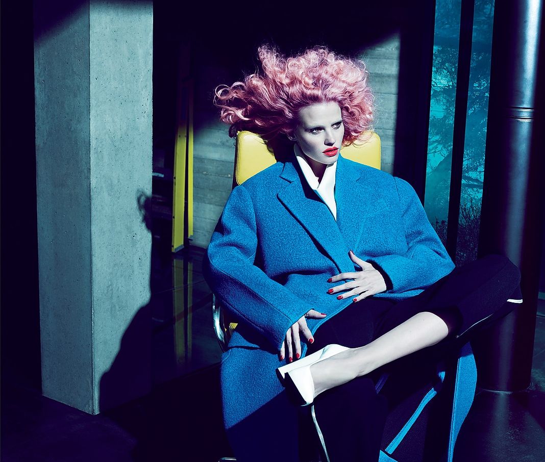 Снято по Мерт Алас и Маркус Пигготт, Vogue.
