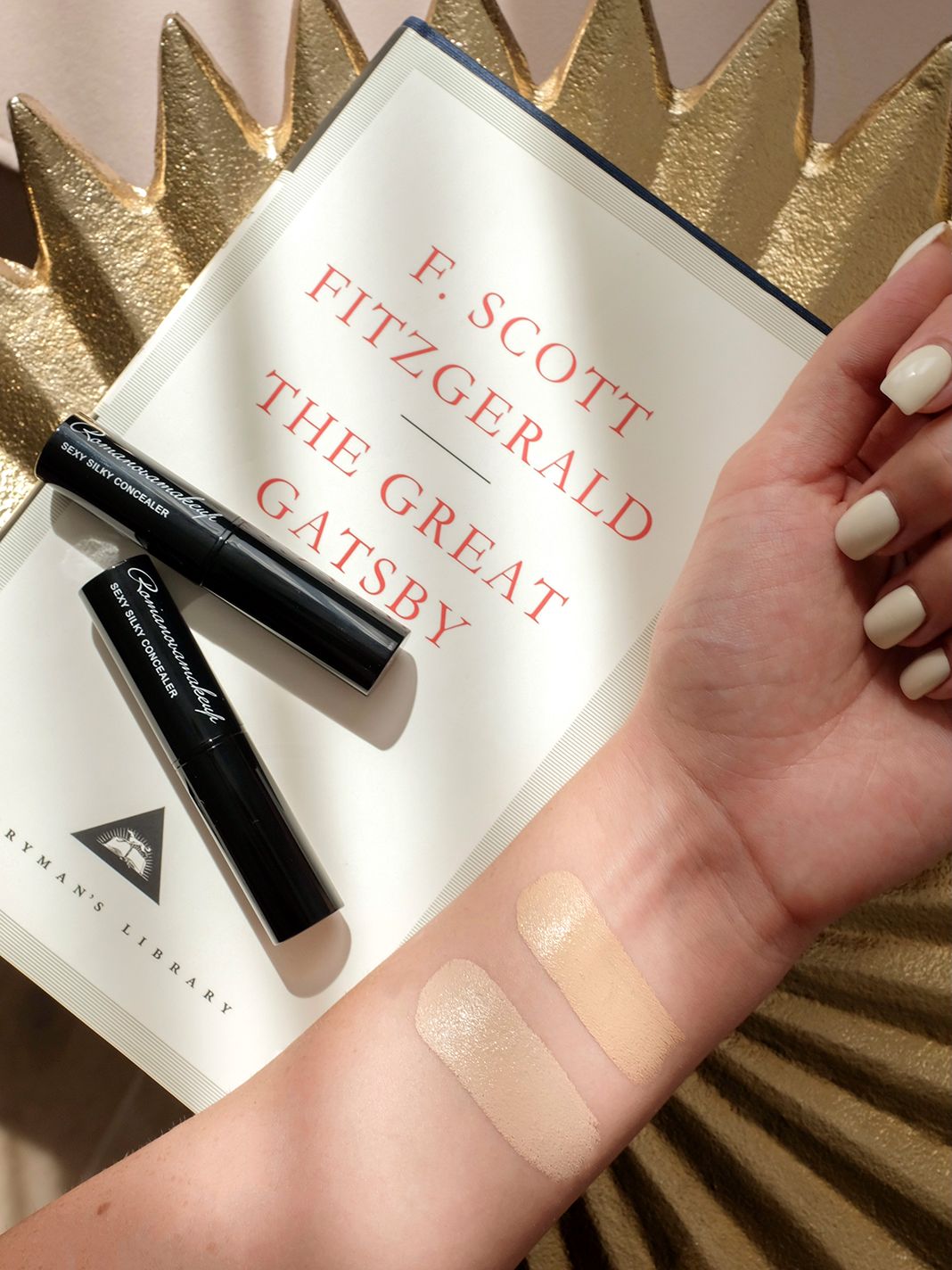 консилер Sexy Silky Concealer, оттенки Light и Medium, Romanovamakeup