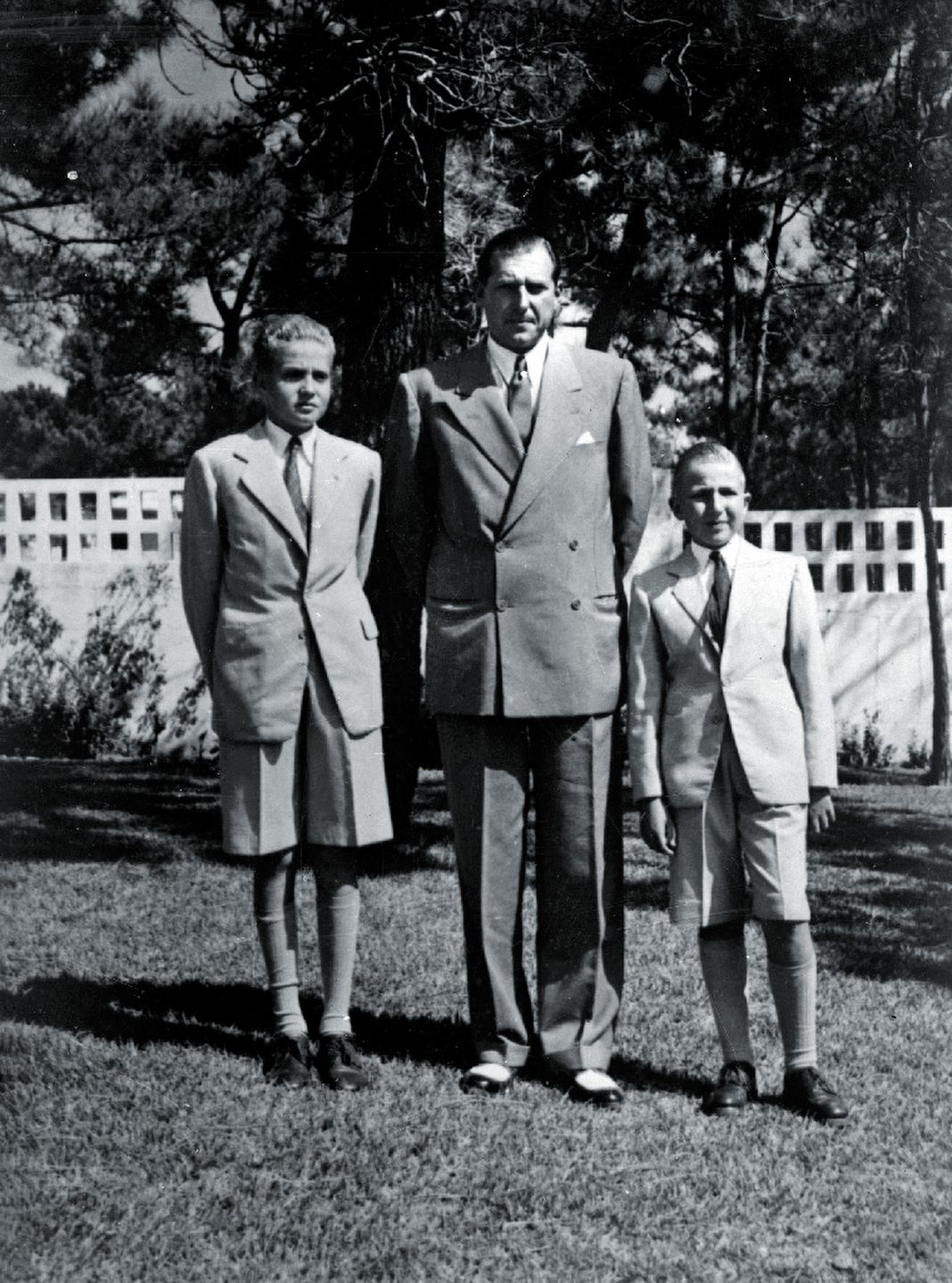 Хуан Карлос Альфонсо со своим отцом Хуаном, 1950 г. Хуан Карлос Альфонсо со своим отцом Хуаном