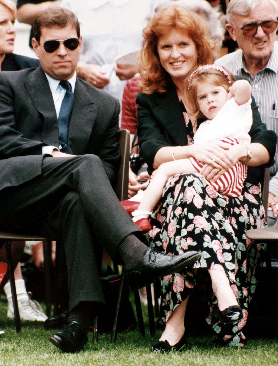 Принц Эндрю и Сара Фергюсон с принцессой Евгенией, 1993 г. Принц Эндрю и Сара Фергюсон с принцессой Евгенией