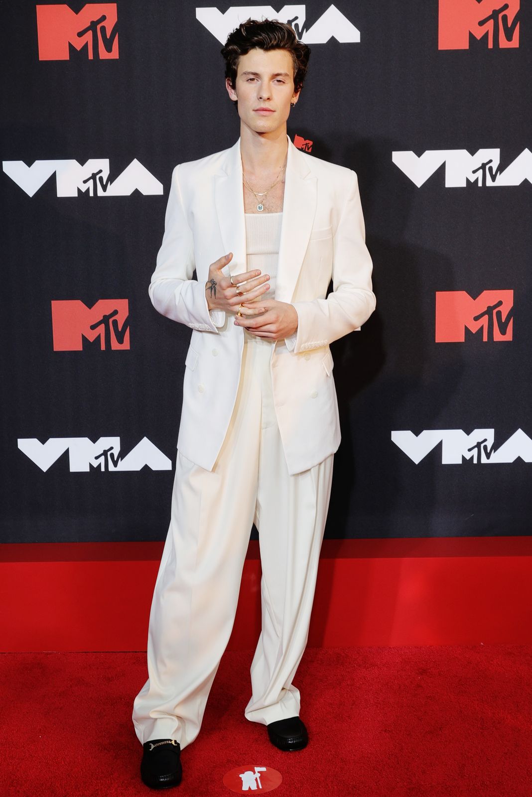 Шон Мендес на церемонии вручения премий MTV Video Music Awards 2021, фото 1