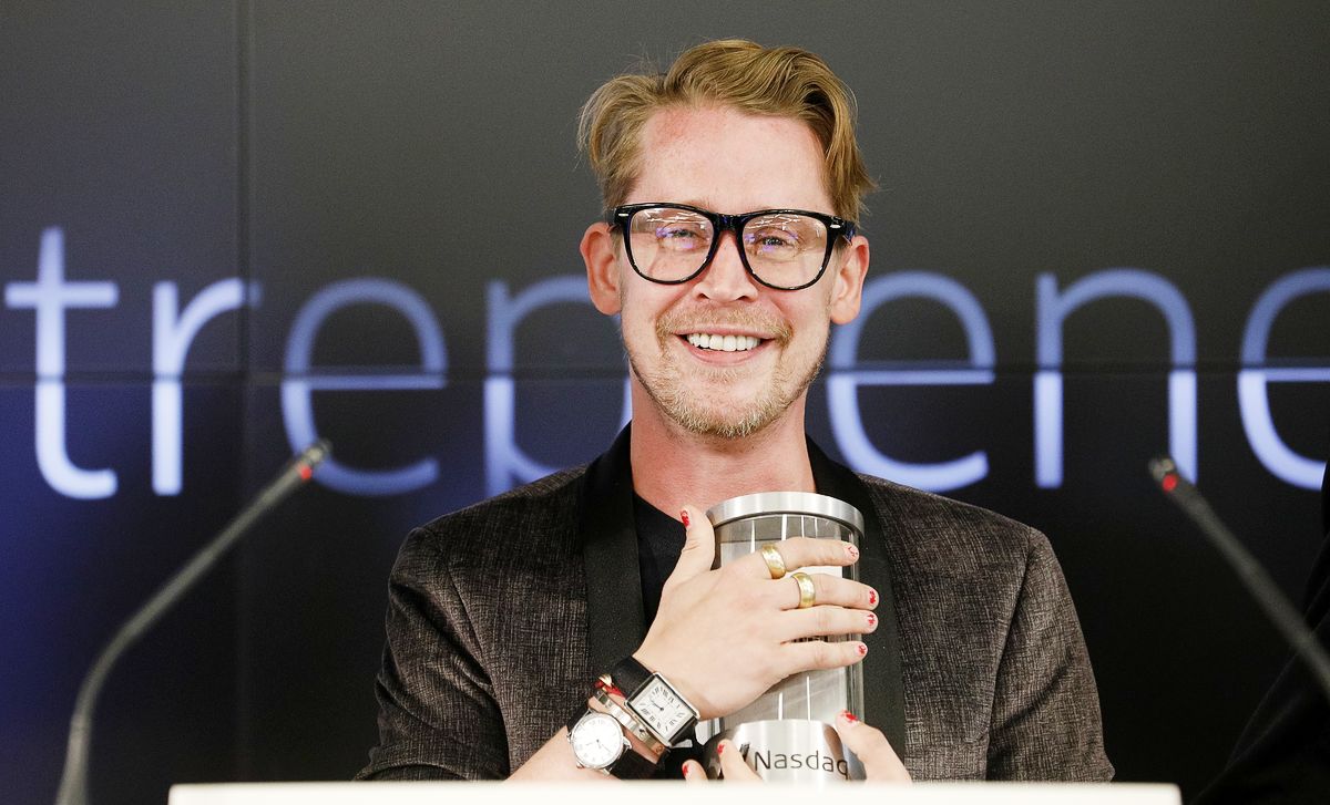 Маколей Калкин, соучредитель видеоблога Bunny Ears, на закрытии Nasdaq в Предпринимательском центре Nasdaq