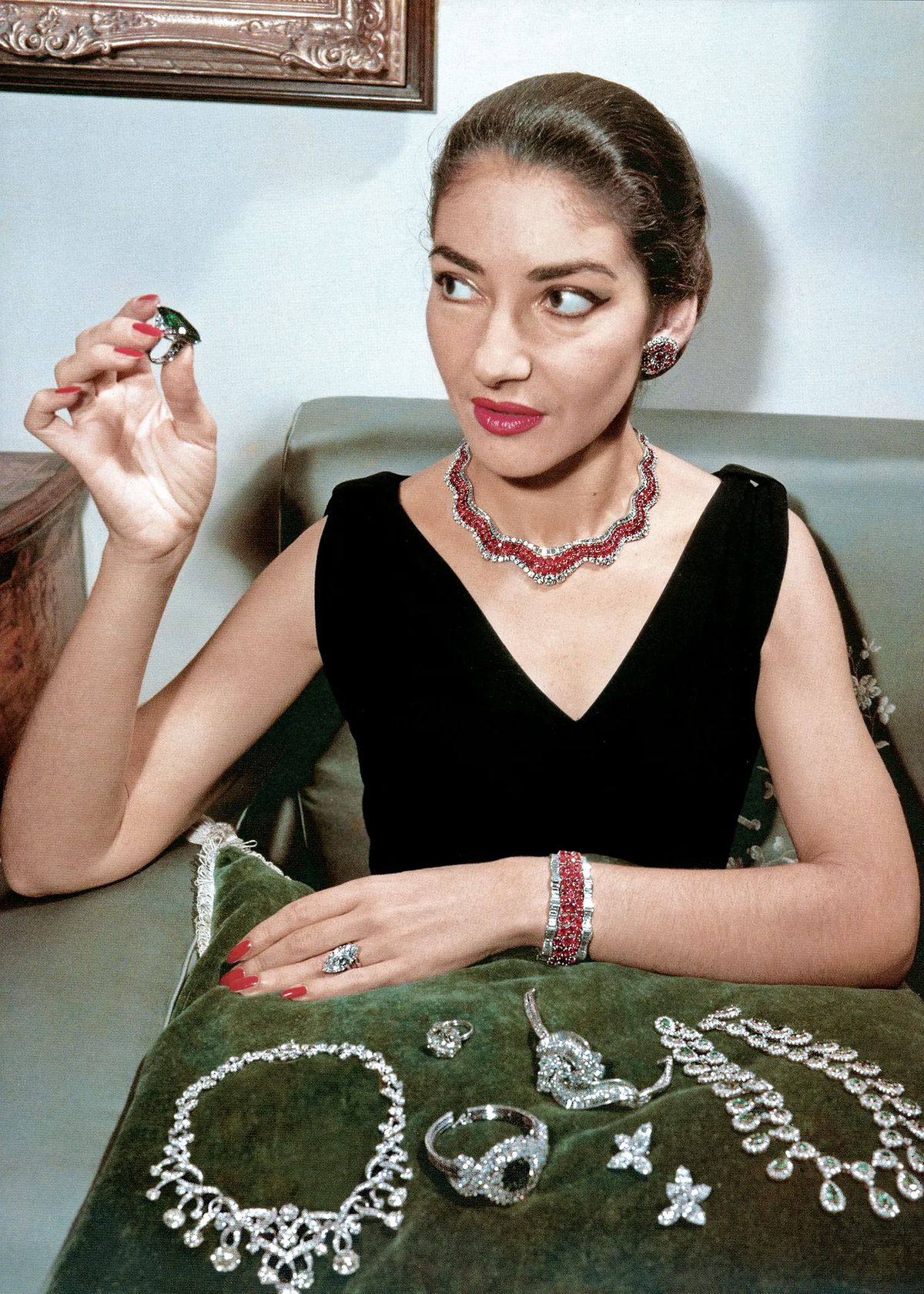 Мария Каллас с украшениями Cartier дома