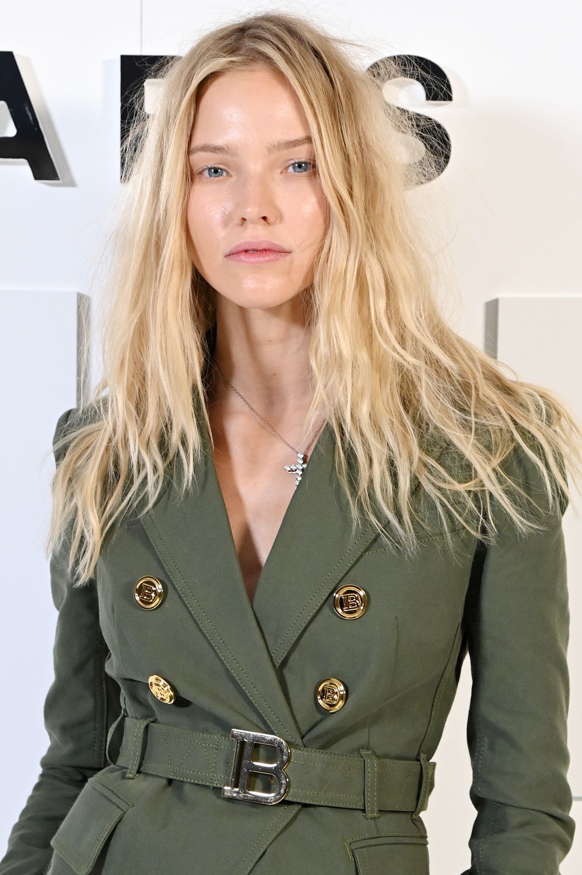 Саша Лусс на шоу Balmain Womenswear Весна/лето 2022 в рамках Недели моды в Париже, 29 сентября 2021 г., фото 2 Саша Лусс на шоу Balmain Womenswear Весна/лето 2022 в рамках Недели моды в Париже, фото 2