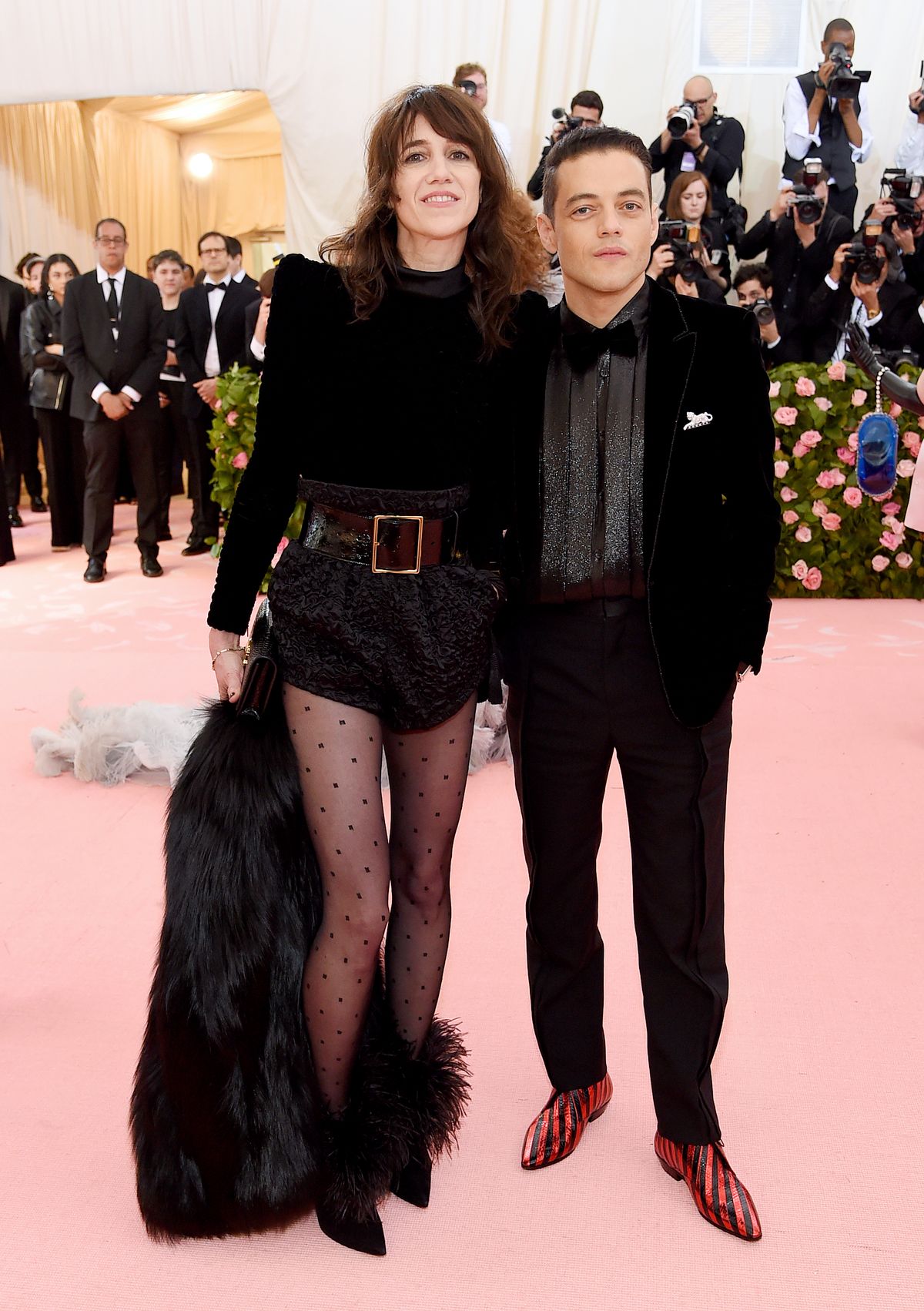 Шарлотта Генсбур и Рами Малек посещают праздничный лагерь Met Gala 2019: Notes on Fashion в Нью-Йорке, 6 мая 2019 г. Шарлотта Генсбур и Рами Малек посещают праздничный лагерь Met Gala 2019: Notes