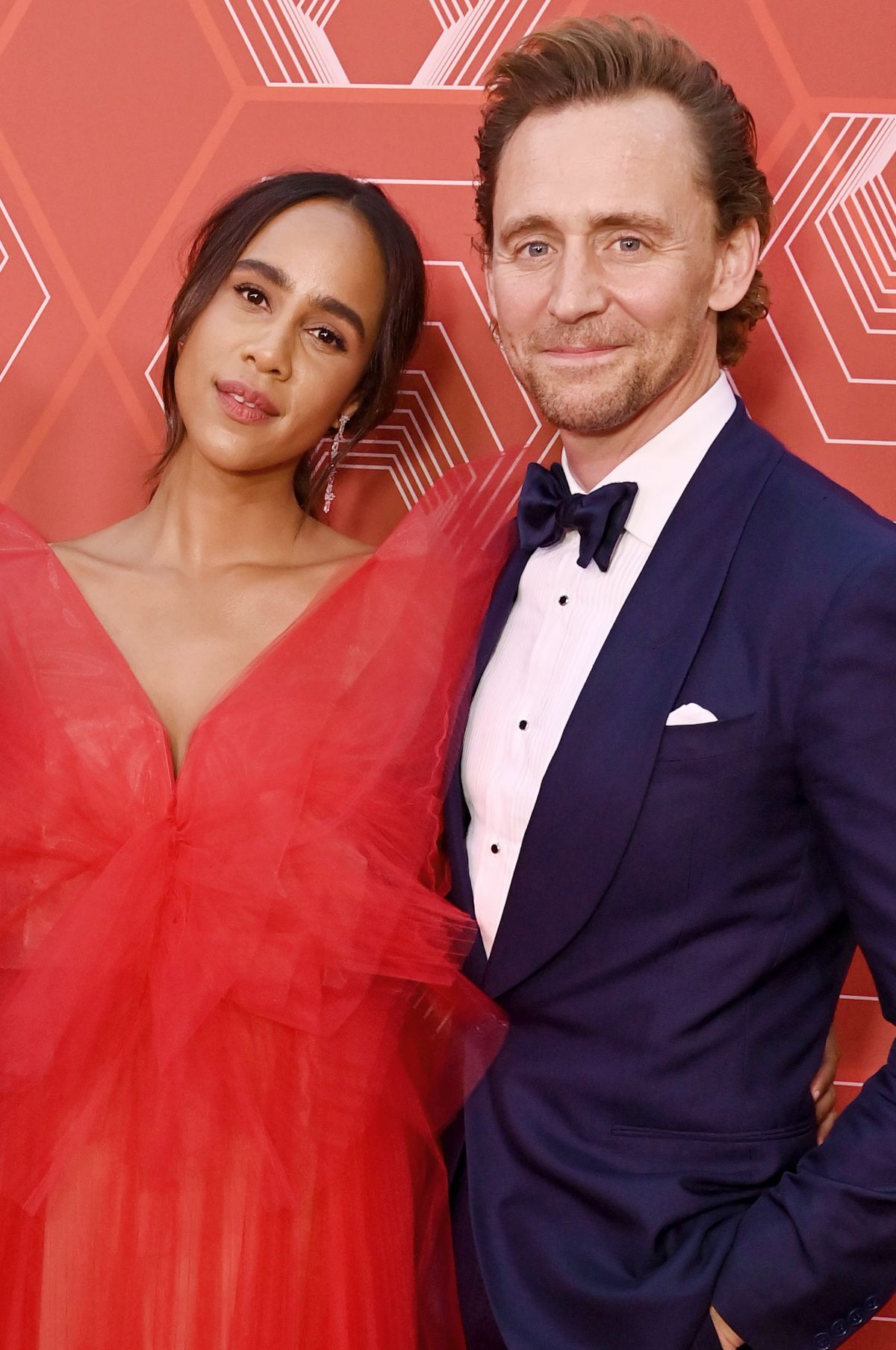 Зави Эштон, Том Хиддлстон на 74-й ежегодной церемонии вручения премии Tony Awards в Нью-Йорке, 26 сентября 2021 г.