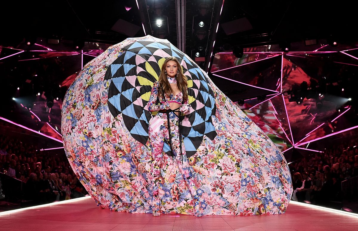 Джиджи Хадид на шоу Victoria's Secret 2018 в Нью-Йорке
