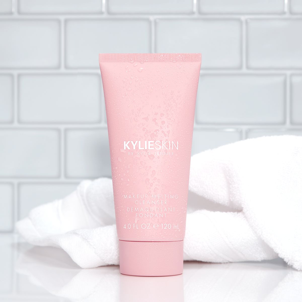 Kylie Skin by Kylie Jenner, средство для снятия макияжа Makeup Melting Cleanser, фото 2 Kylie Skin by Kylie Jenner Makeup Melting Cleanser, фото 2