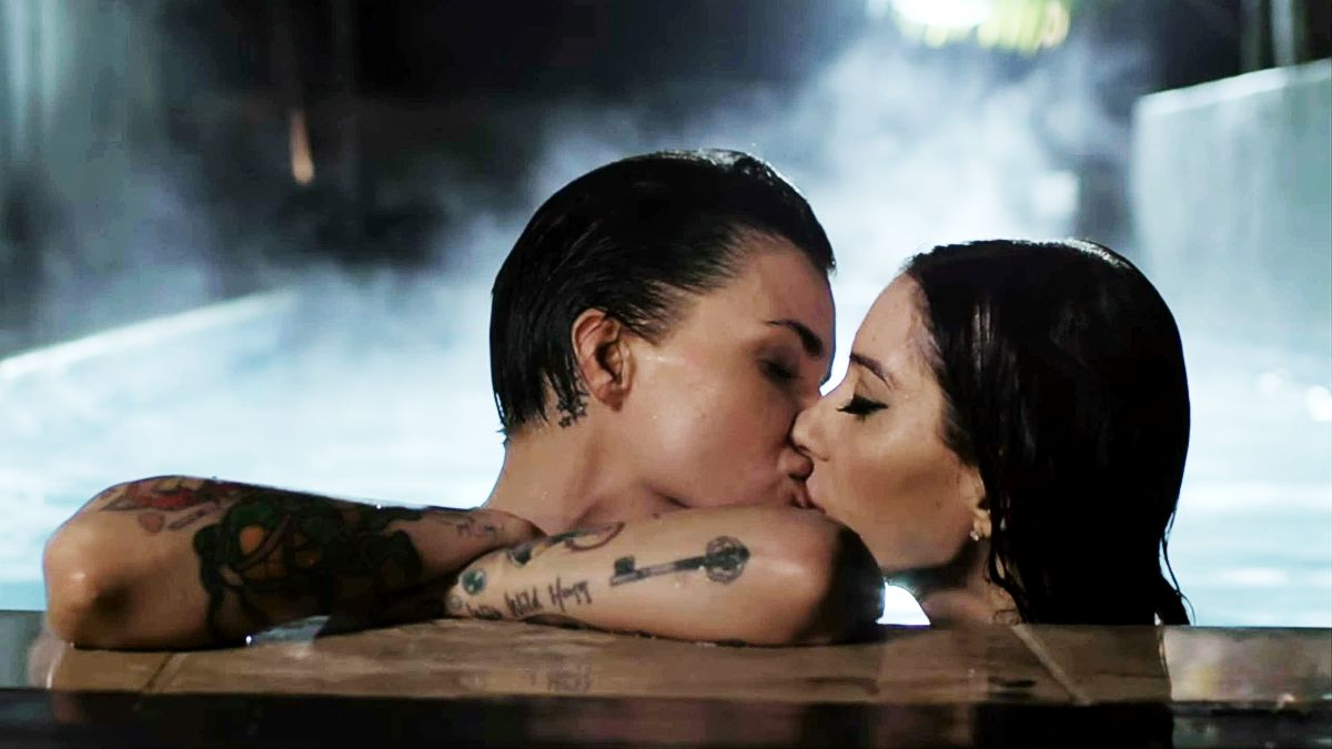 Руби Роуз в клипе группы The Veronicas «On Your Side»