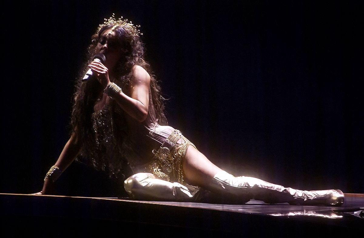 Сара Брайтман на концерте в Сиднейском развлекательном центре, 2 июля 2004 г. На концерте в Сиднейском развлекательном центре