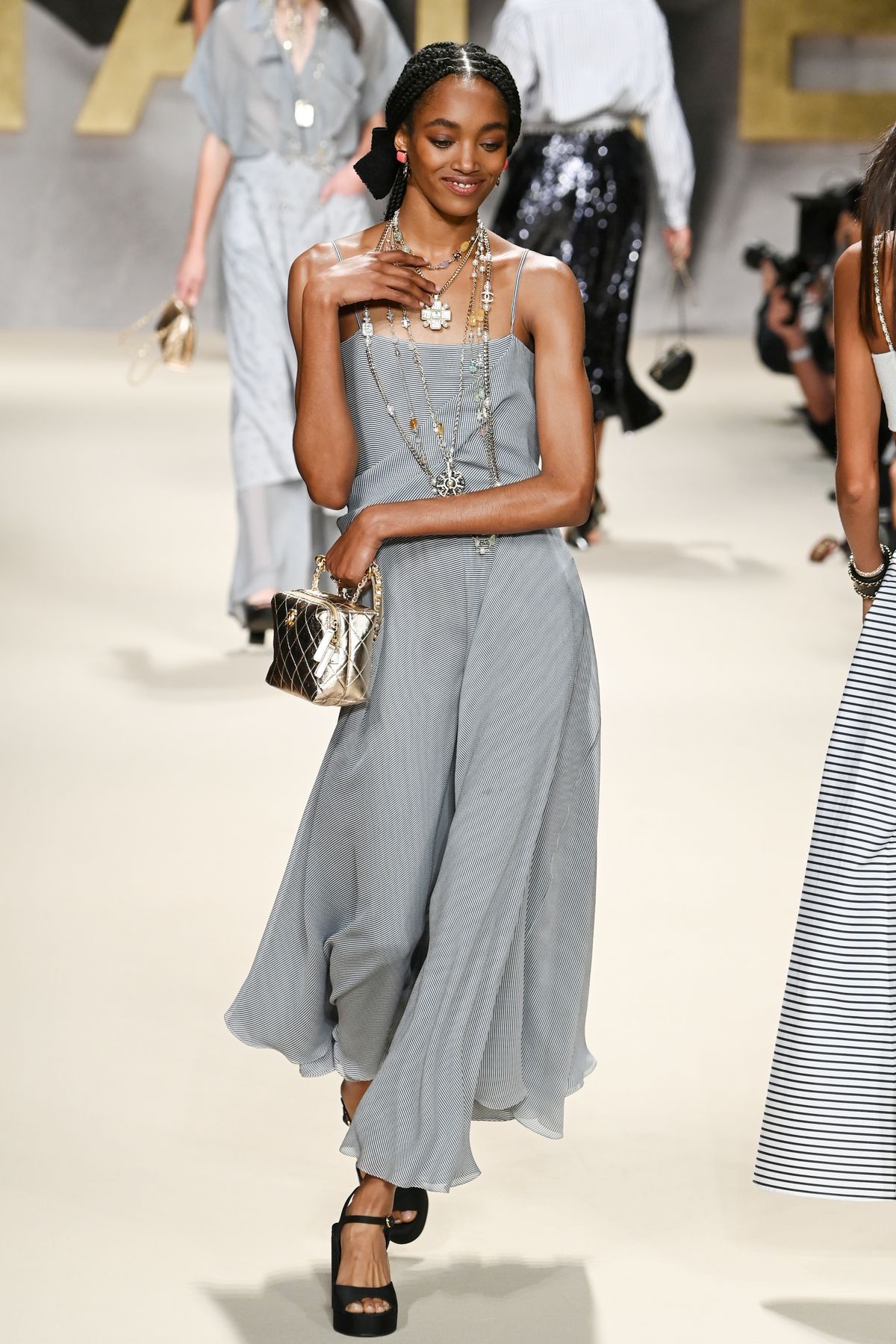 Крупным планом: детали шоу Chanel Весна/Лето 2022, фото 14 Шоу Chanel Весна/Лето 2022, фото 14