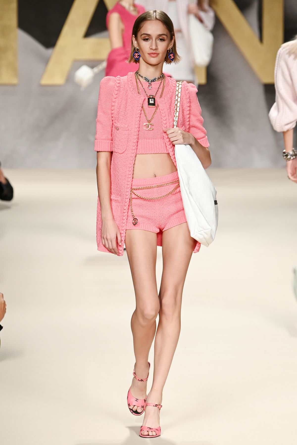 Крупным планом: детали шоу Chanel Весна/Лето 2022, фото 17 Шоу Chanel Весна/Лето 2022, фото 17