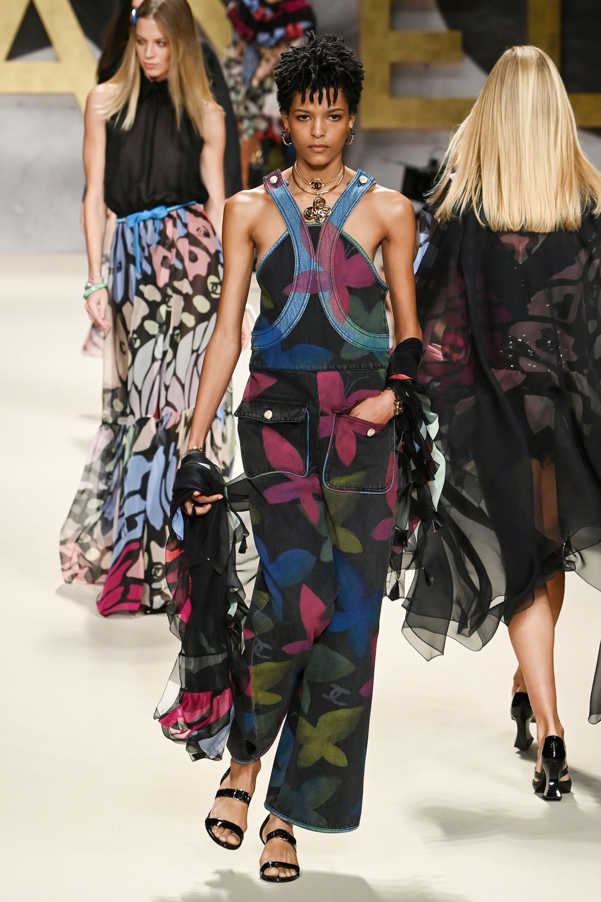 Крупным планом: детали шоу Chanel Весна/Лето 2022, фото 28 Шоу Chanel Весна/Лето 2022, фото 28