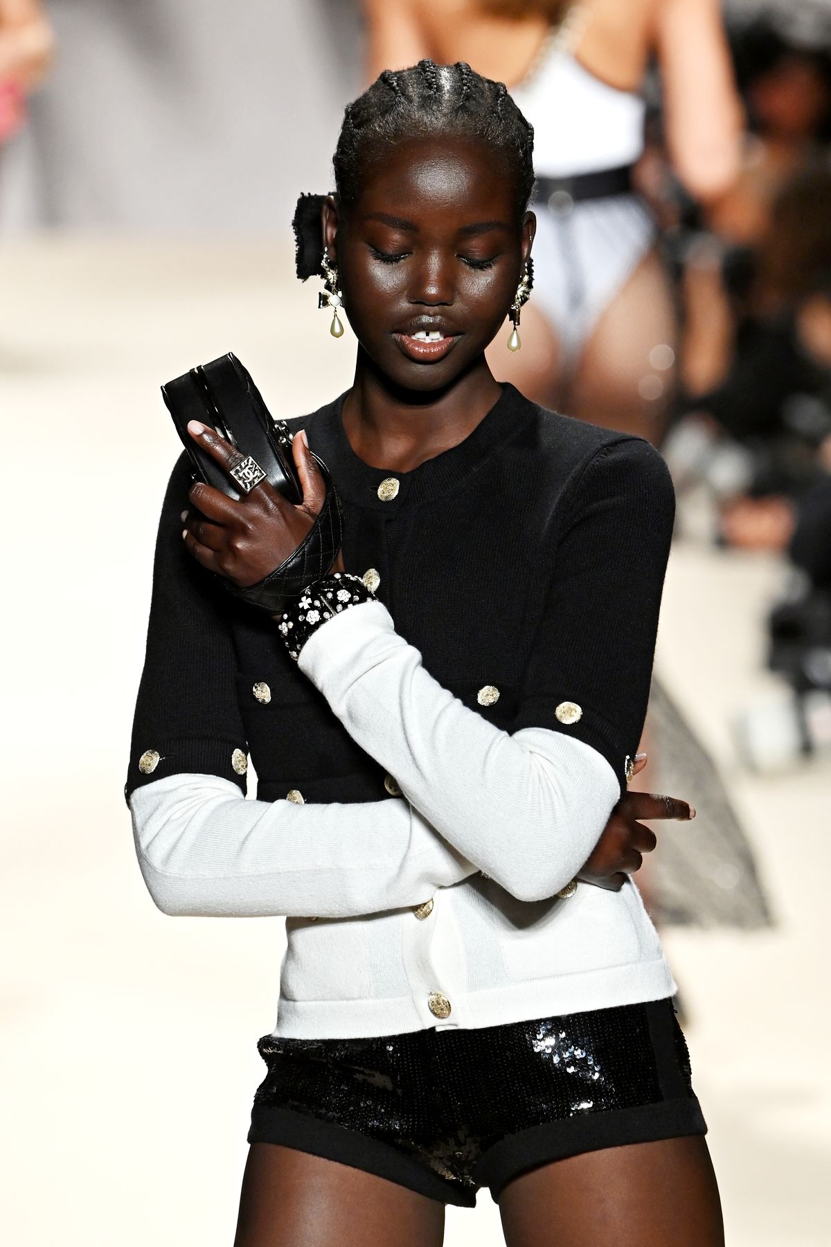 Крупным планом: детали шоу Chanel Весна/Лето 2022, фото 3 Шоу Chanel Весна/Лето 2022, фото 3