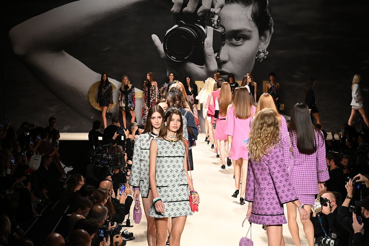 Крупным планом: детали шоу Chanel Весна/Лето 2022, фото 44 Шоу Chanel Весна/Лето 2022, фото 44