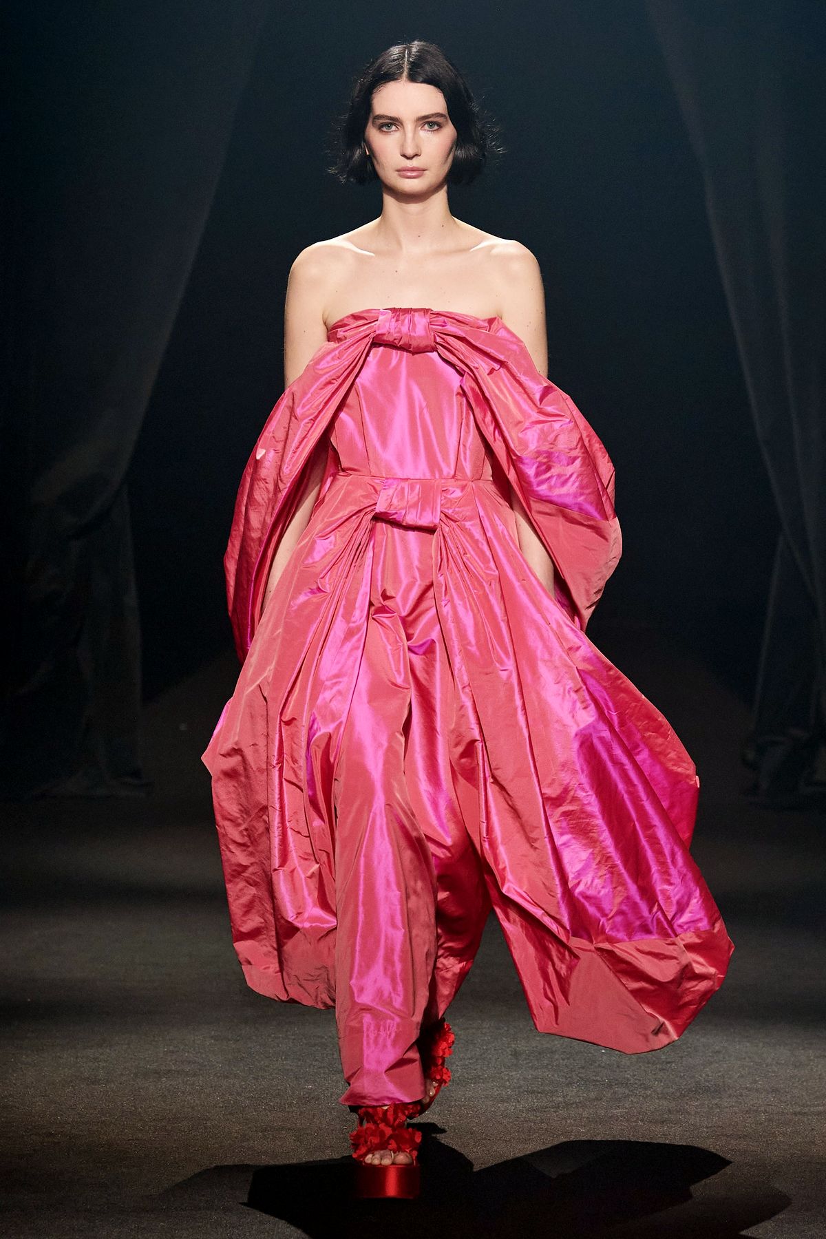 Simone Rocha, дизайнер Симон Роша на шоу «Love Brings Love»