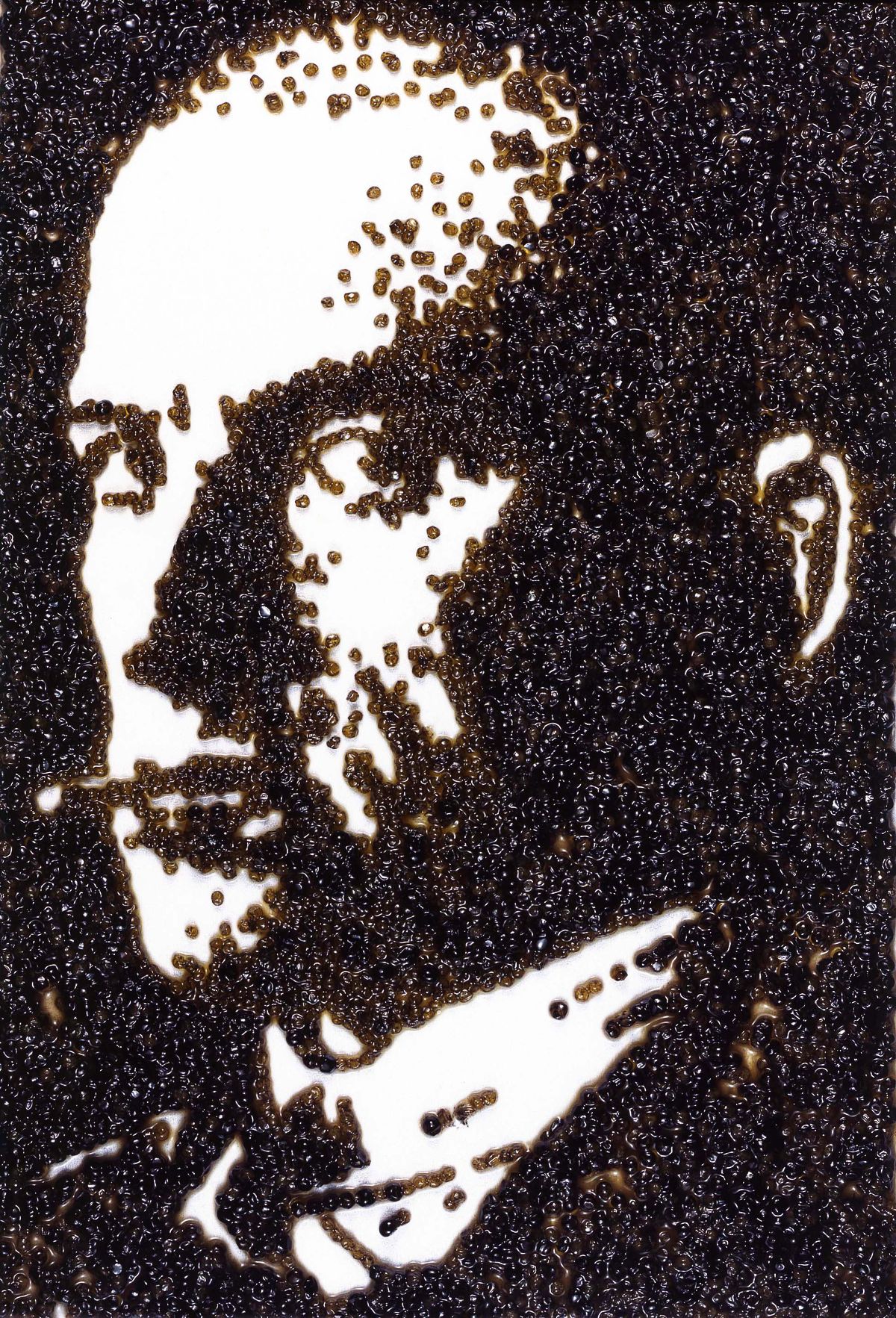 Вик Мюнис. Маяковский, по мотивам Родченко («Картины из икры») (Maïakowski, after Rodchenko (Pictures of Caviar)), 2004. Цифровой плакат. Изображение: 180,5 x 121 см; рамка: 187 x 128 x 5 см. С разрешения Галереи Ксиппас Вик Мюнис. Маяковский, по мотивам Родченко («Картины из икры») (Maïakowski, after Rodchenko (Pictures of Caviar)), 2004. Цифровой плакат. Изображение: 180,5 x 121 см; рамка: 187 x 128 x 5 см. С разрешения Галереи Ксиппас