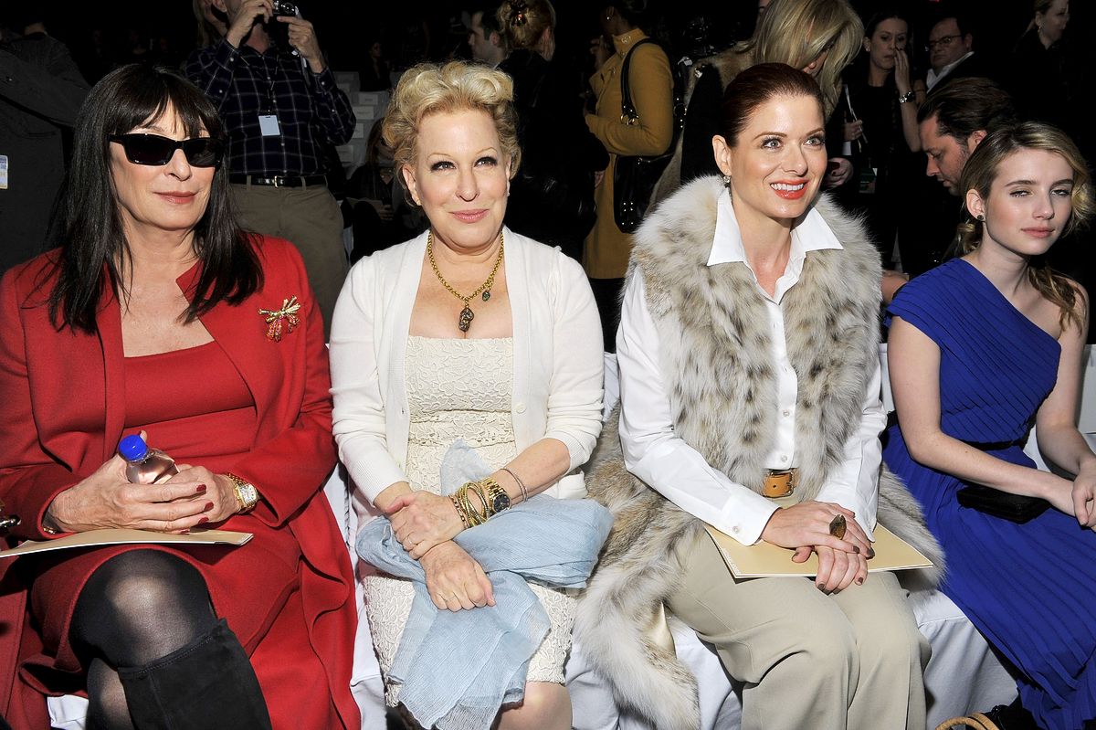 Анжелика Хьюстон, Бетт Мидлер, Дебра Мессинг и Эмма Робертс на шоу Michael Kors Fall