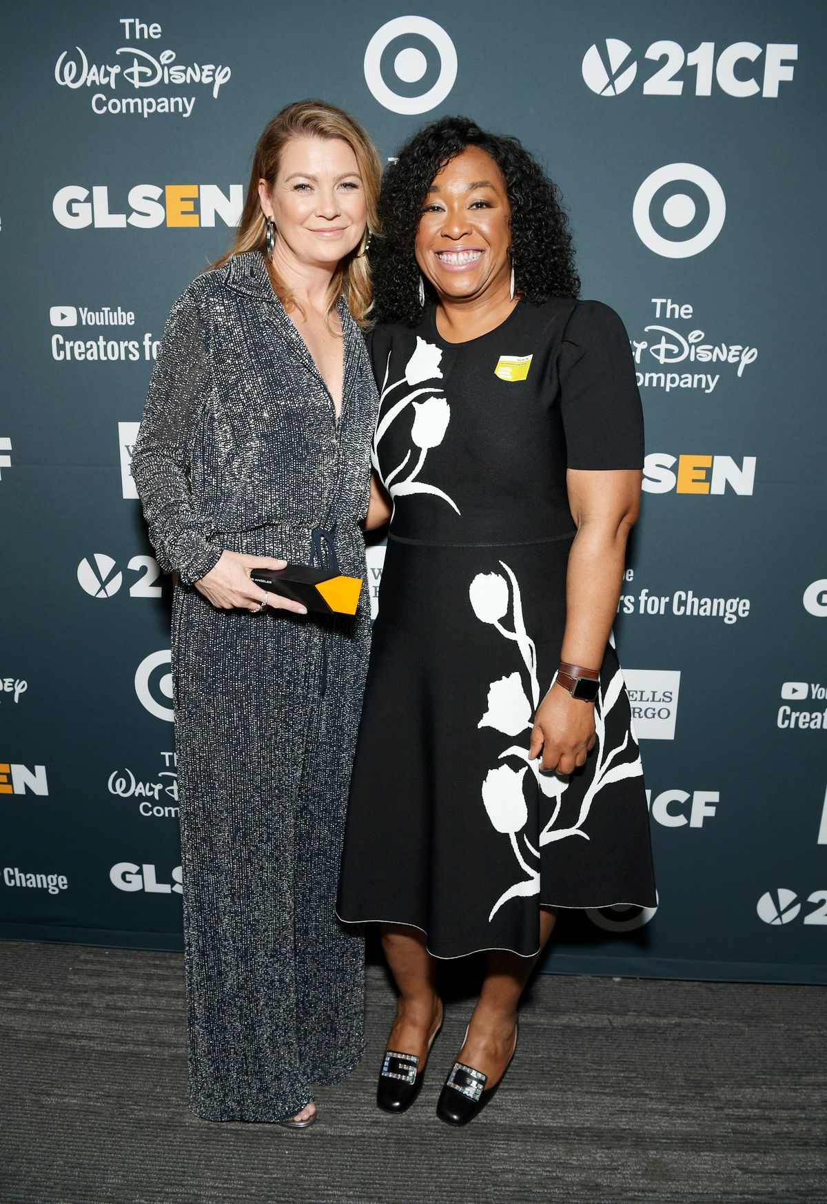 Эллен Помпео и Шонда Раймс на церемонии вручения премии Glsen Respect Awards