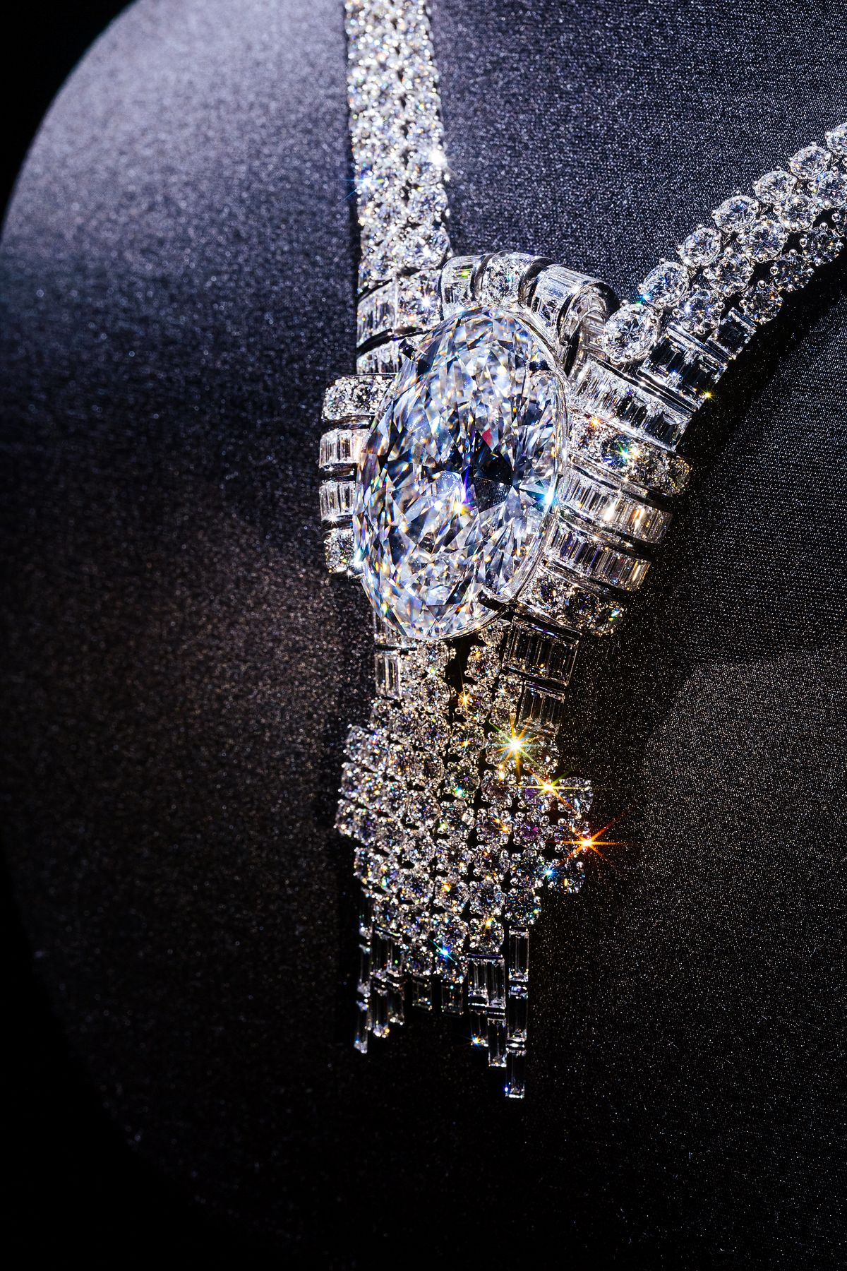 Колье Tiffany & Co. с 80-каратным Имперским Бриллиантом возглавило экспозицию Blue Book, фото 3