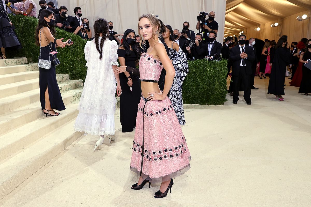 Лили-Роуз Депп на балу Института костюма In America: A Lexicon of Fashion в Нью-Йорке, фото 2