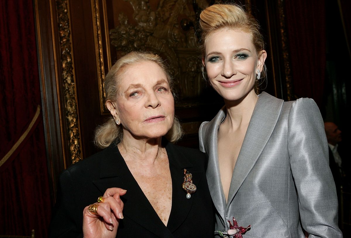 Лорен Бэколл и Кейт Бланшетт на премьере фильма «Скандальный дневник» в Нью-Йорке, 18 декабря 2006 г. Лорен Бэколл и Кейт Бланшетт на премьере фильма «Скандальный дневник»