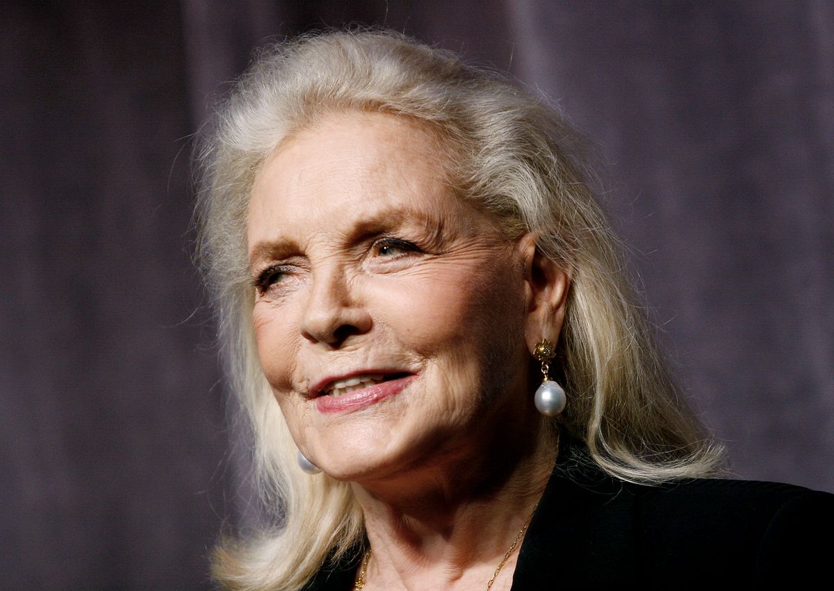 Лорен Бэколл на премьере фильма «Эскорт для дам» (The Walker) во время Международного кинофестиваля в Торонто, 13 сентября 2007 г. Лорен Бэколл на премьере фильма «Эскорт для дам»