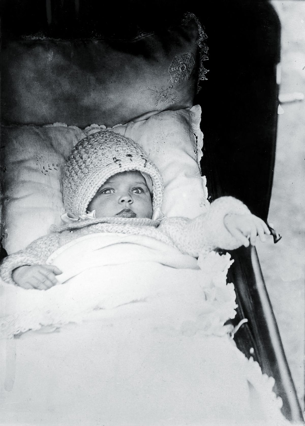 Лорен Бэколл в детстве, 1924 г. Лорен Бэколл в детстве