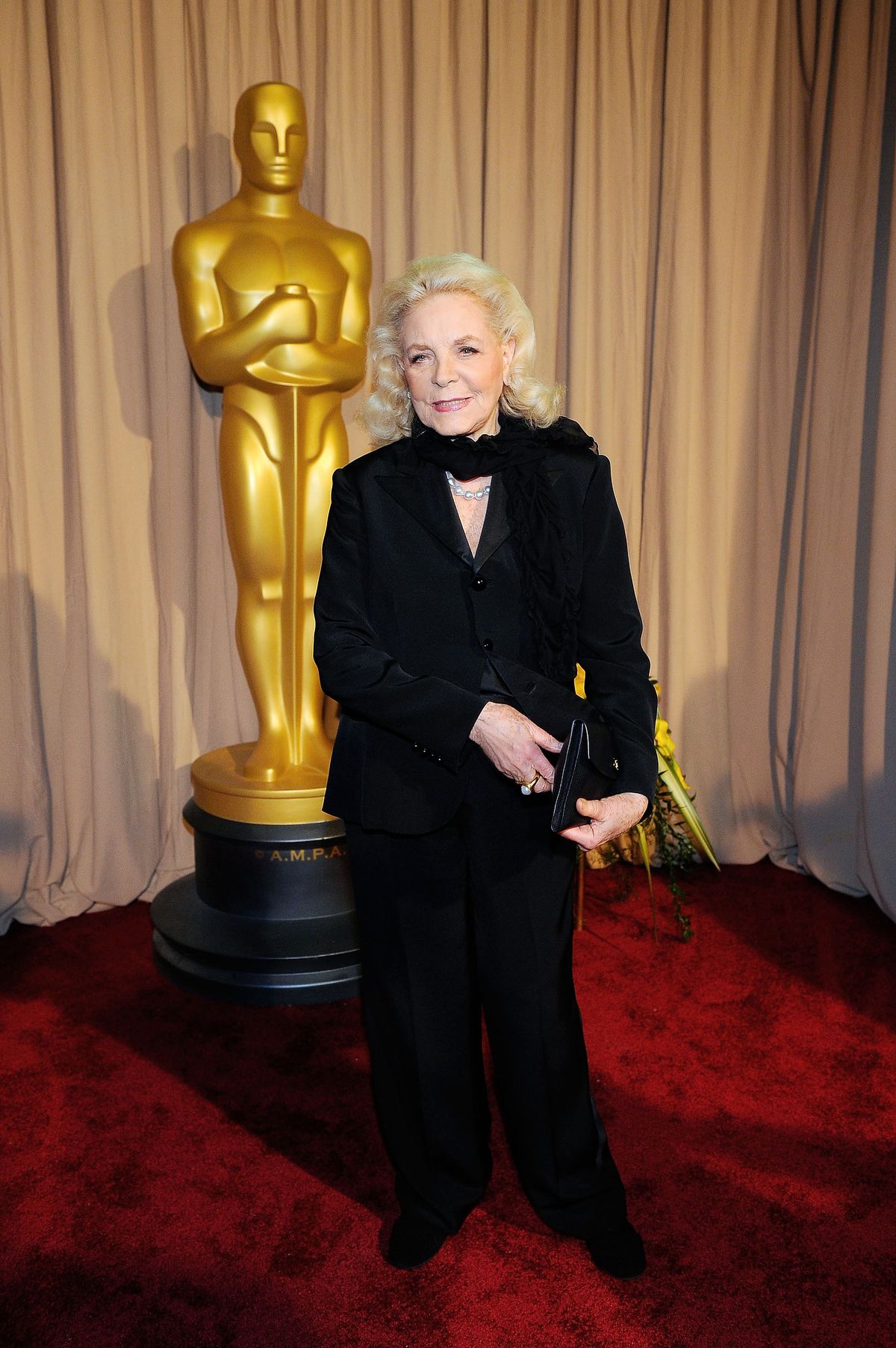 Лорен Бэколл за кулисами 82-й ежегодной церемонии вручения премии Оскар в Голливуде, 7 марта 2010 г. Лорен Бэколл за кулисами 82-й ежегодной церемонии вручения премии Оскар