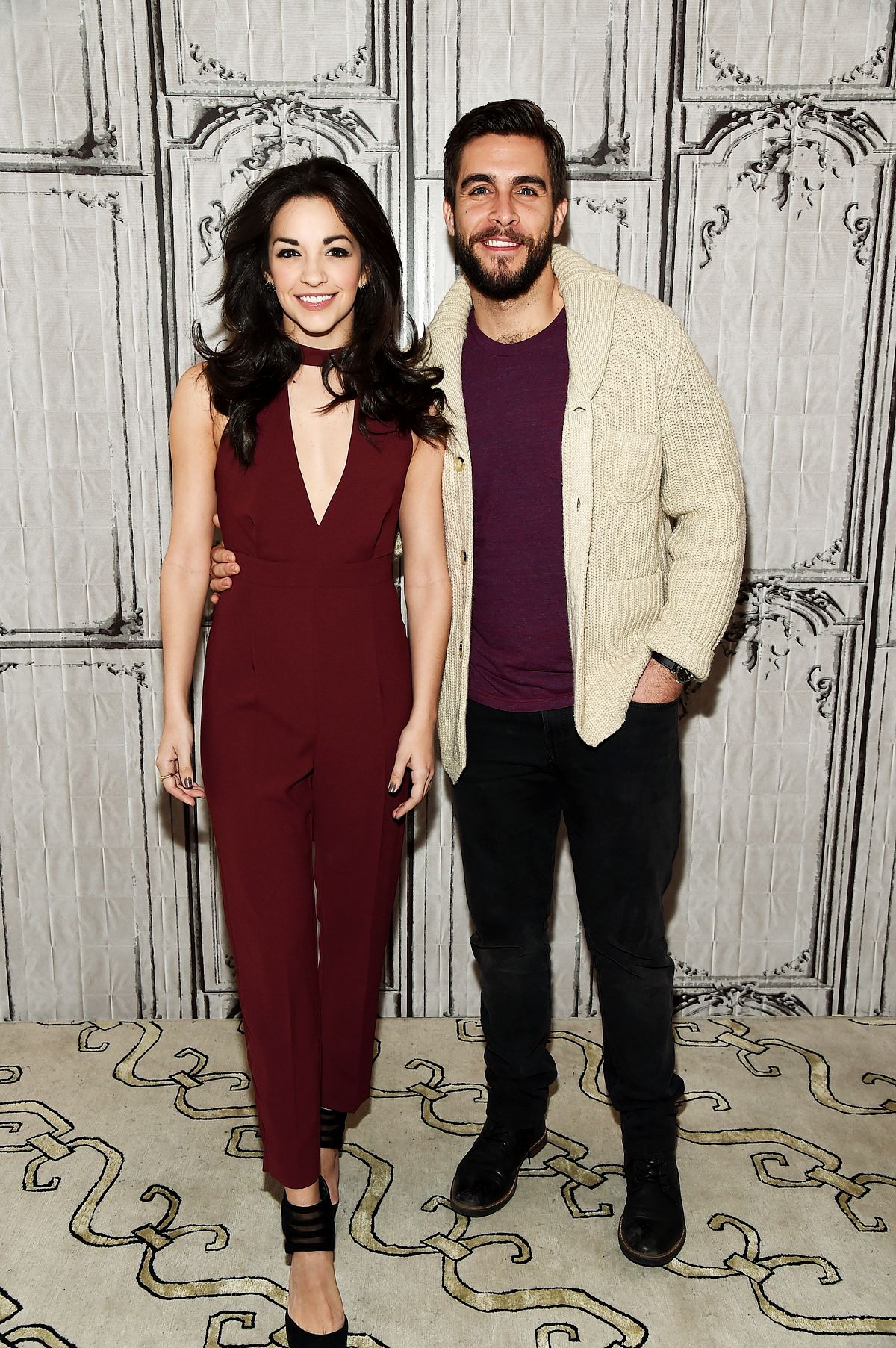 Ана Виллафане и Джош Сегарра на презентации AOL Build Presents в Нью-Йорке, 28 января 2016 г. Ана Виллафане и Джош Сегарра на презентации AOL Build Presents