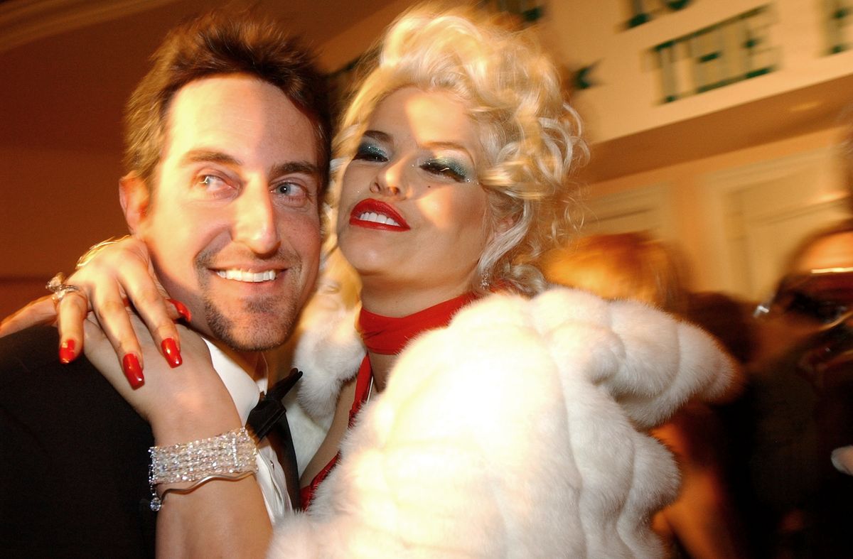 Анна Николь Смит на 11-й ежегодной вечеринке Night of 100 Stars Gala Oscar