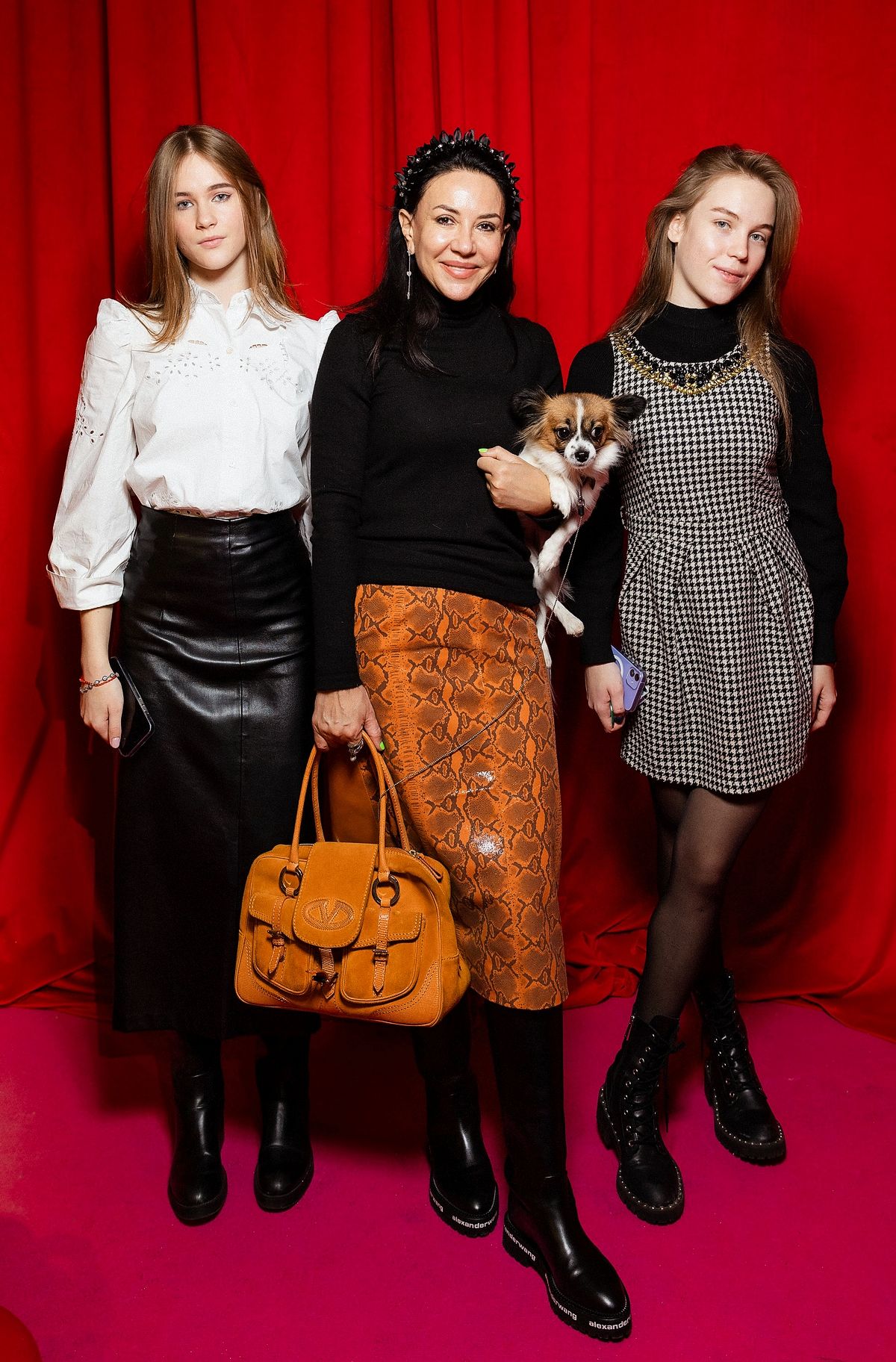 Ирина Чайковская с дочками на детской елке в Галереях «Времена Года»