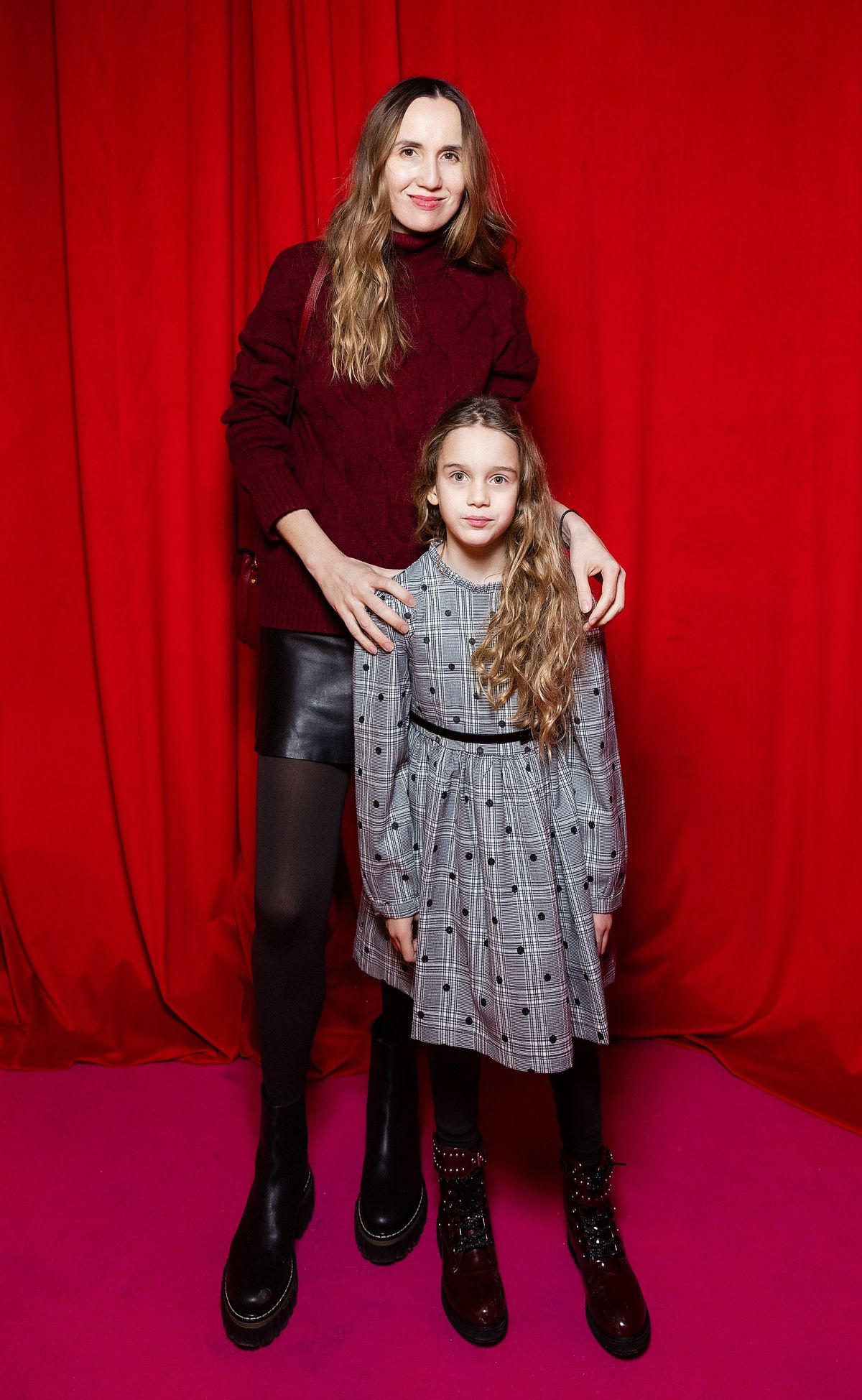 Кристина Абраменкова с дочкой на детской елке в Галереях «Времена Года»