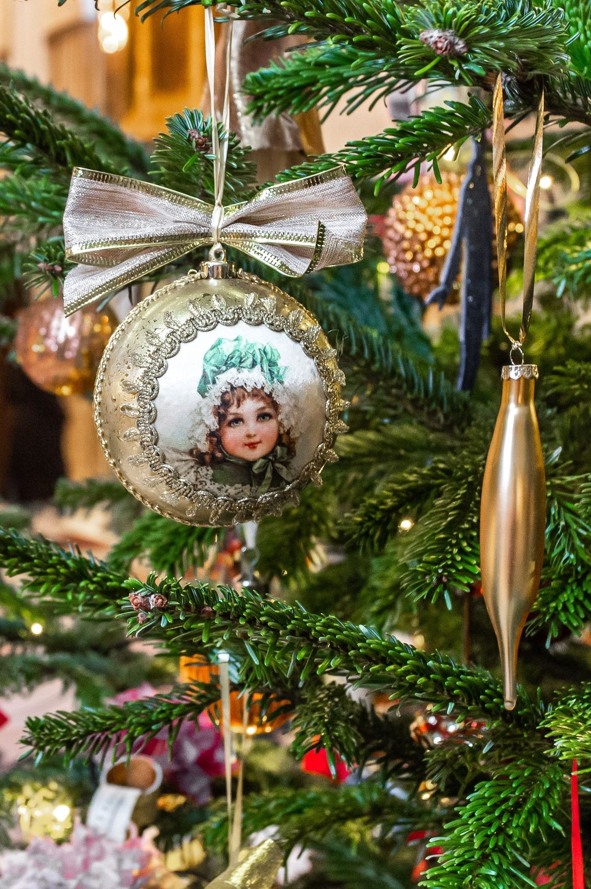 Лобби отеля «Балчуг Кемпински Москва» украсила новогодняя ель благотворительного фонда Линия жизни, фото 3