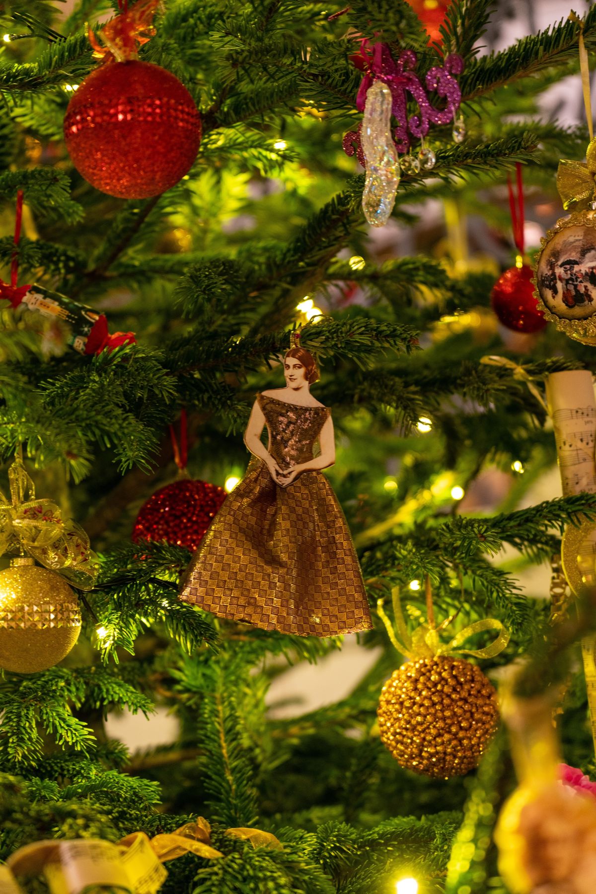 Лобби отеля «Балчуг Кемпински Москва» украсила новогодняя ель благотворительного фонда Линия жизни, фото 5