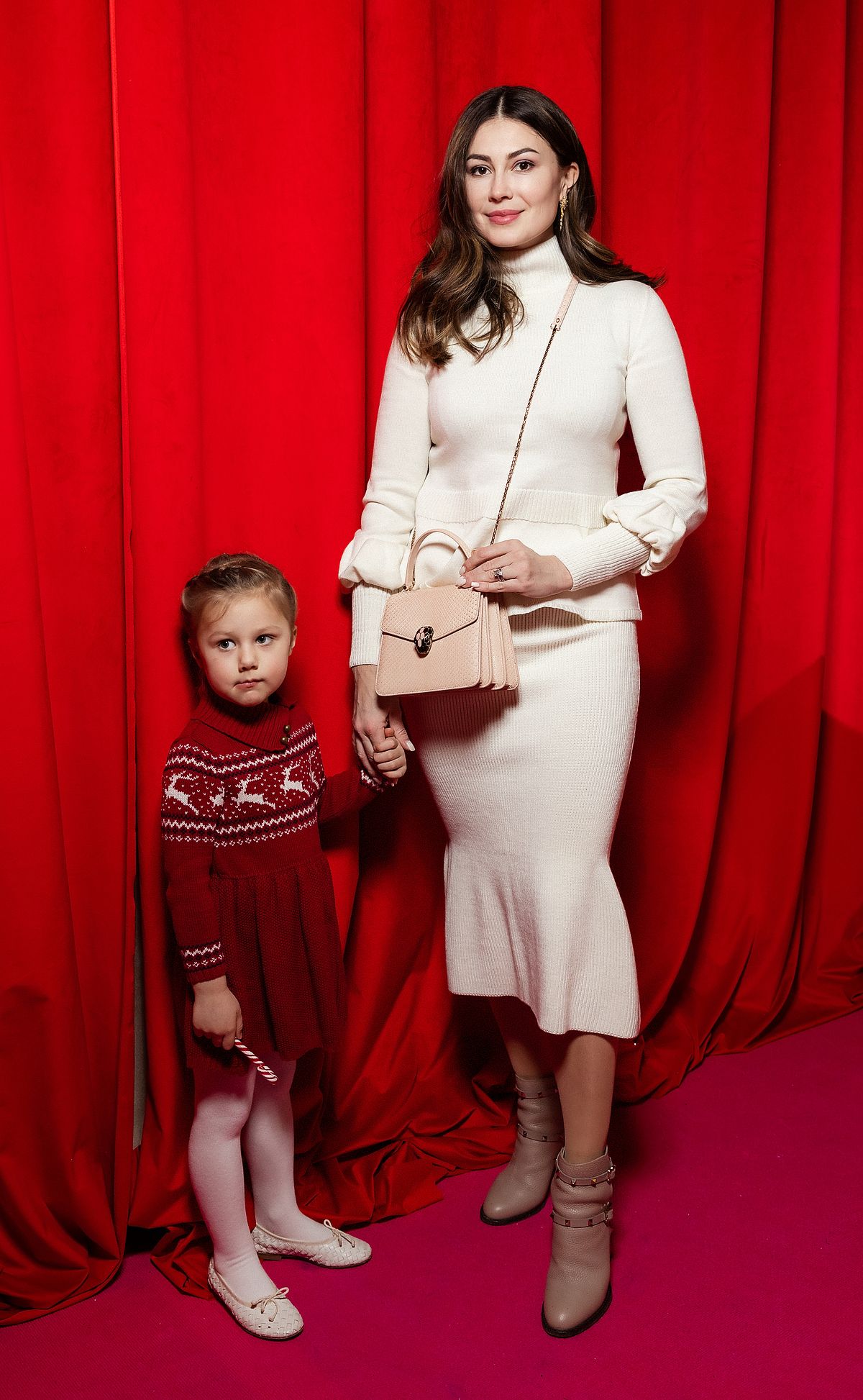 Ольга Ушакова с дочкой на детской елке в Галереях «Времена Года», фото 1