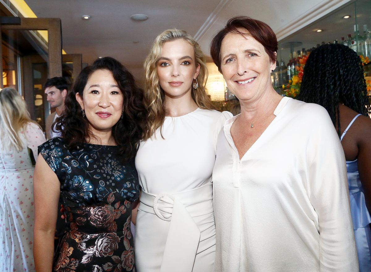 Сандра О, Джоди Комер и Фиона Шоу на бранче AMC Emmy Brunch 2019 в Западном Голливуде, 21 сентября 2019 г. Сандра О, Джоди Комер и Фиона Шоу на бранче