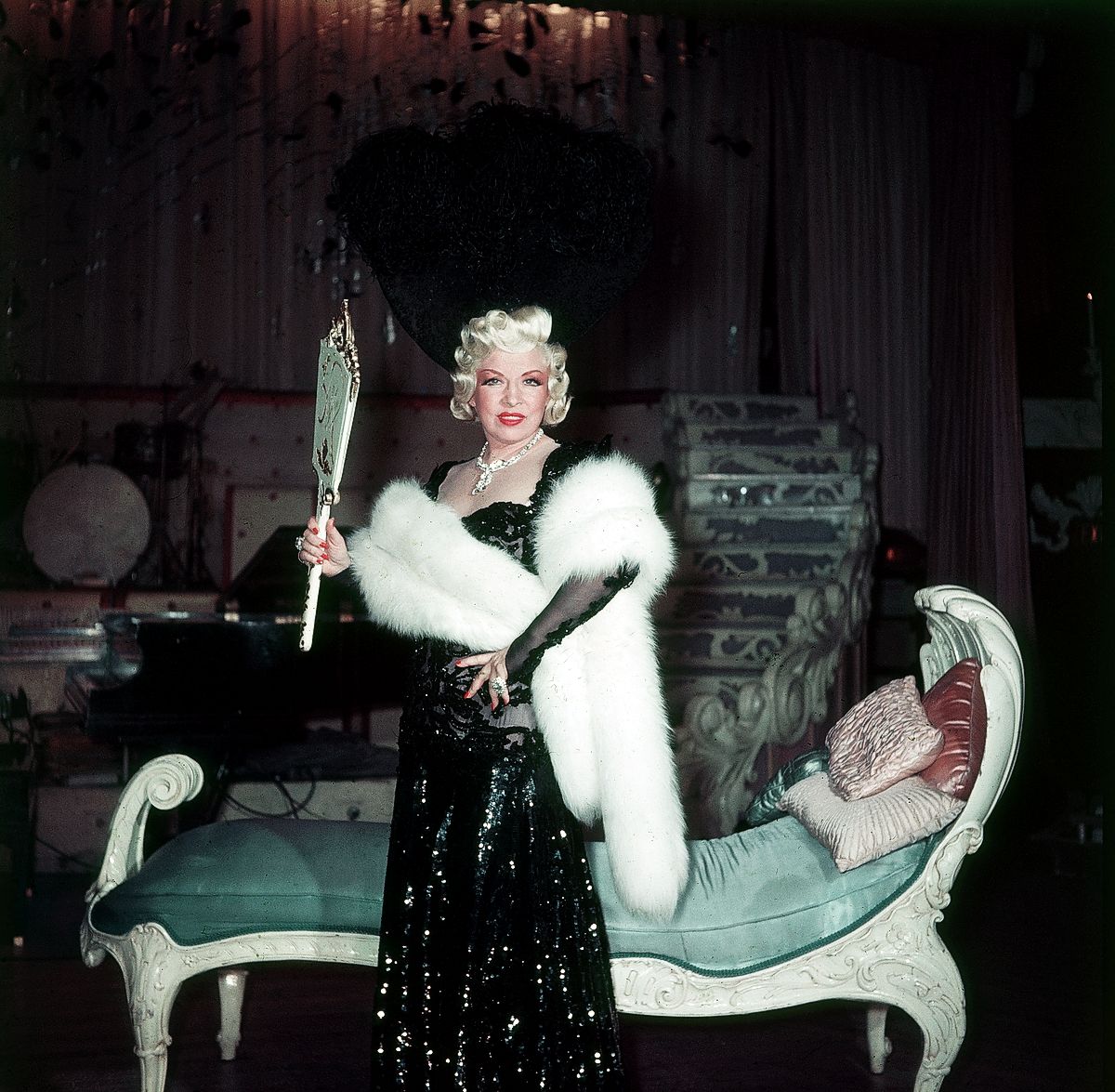 Мэй Уэст американская актриса и певица, 1954 г. Мэй Уэст американская актриса и певица