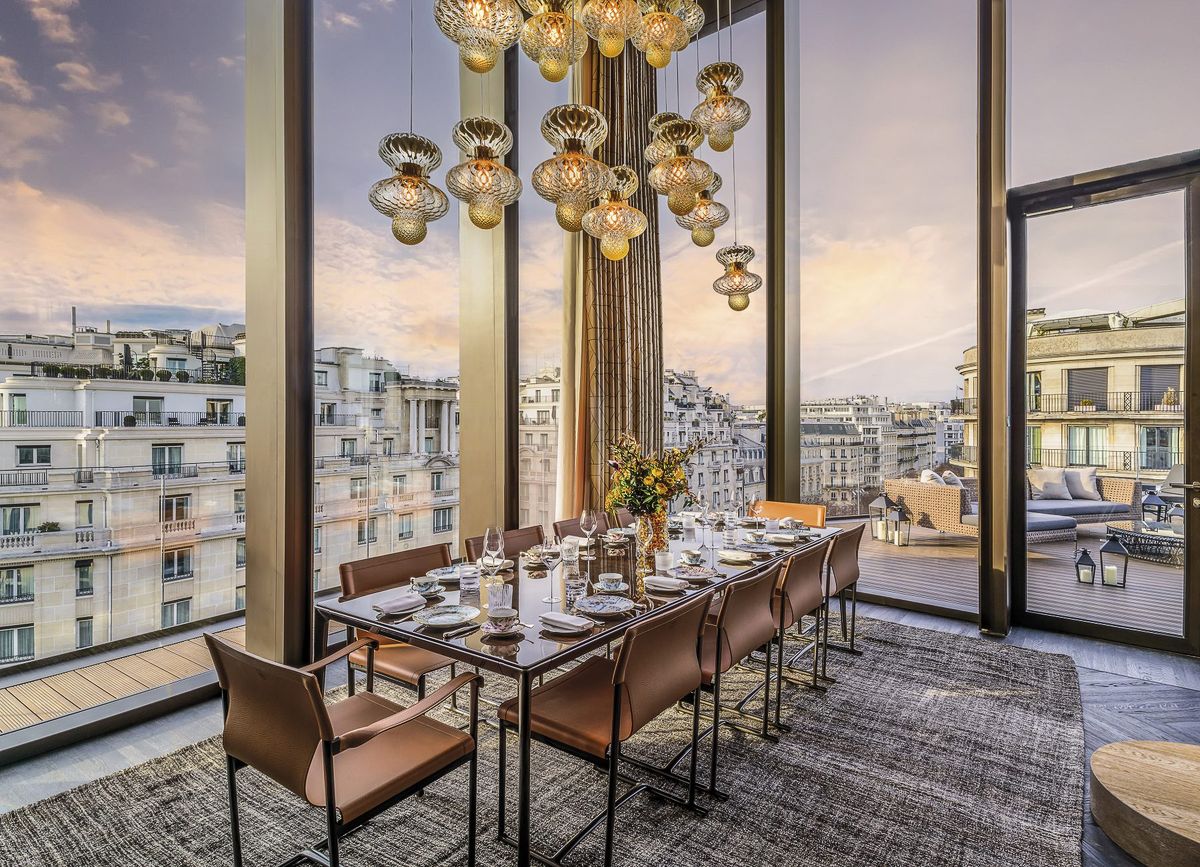 Обеденная зона в номере Penthouse в отеле Bvlgari Hotel Paris